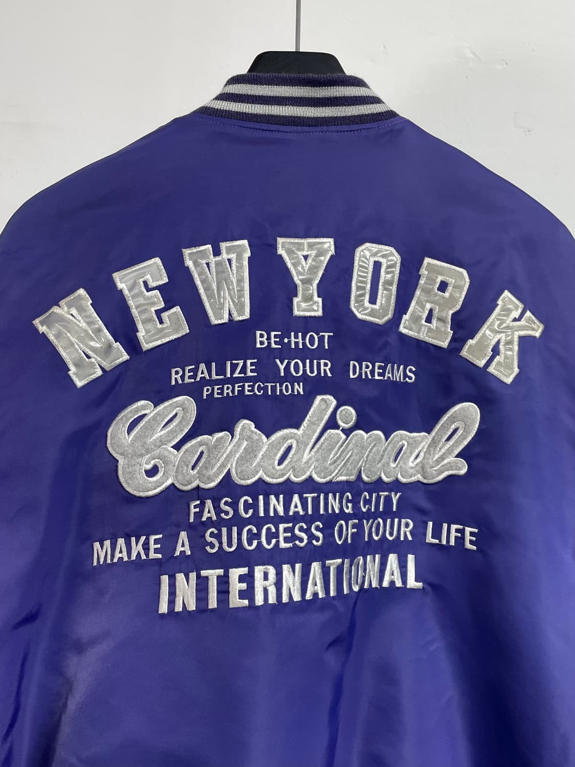 90s be hot 뉴욕 사틴 봄버 자켓 (on.507) 상품이미지4