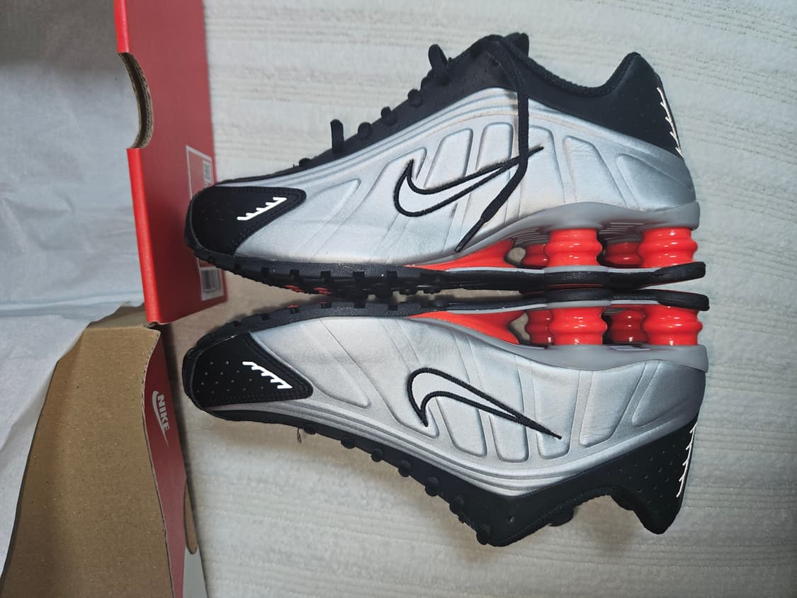 나이키 샥스 r4 블랙 앤 메탈릭 실버 245 상품이미지4