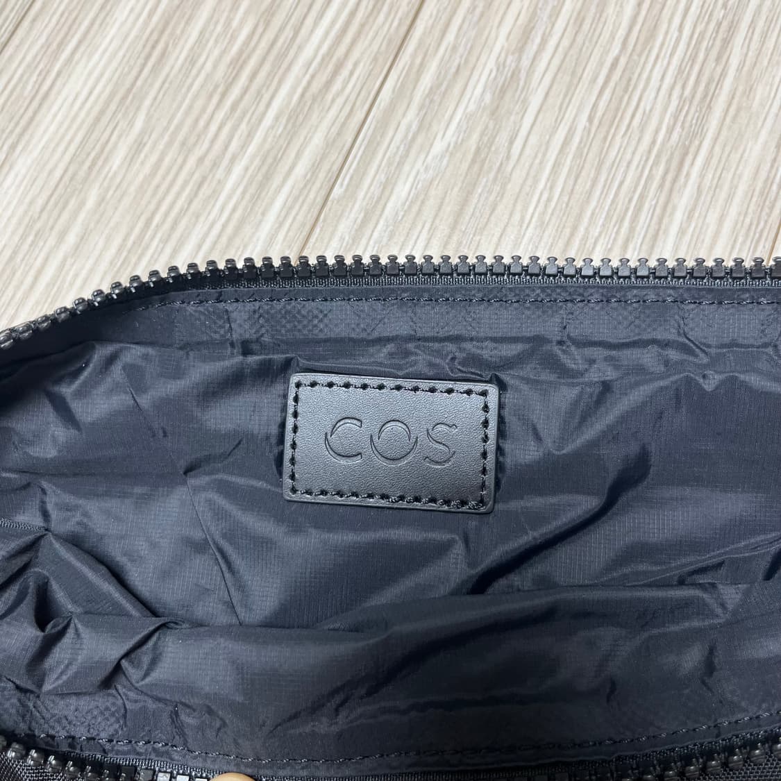 COS 검정 벨트백 상품이미지2