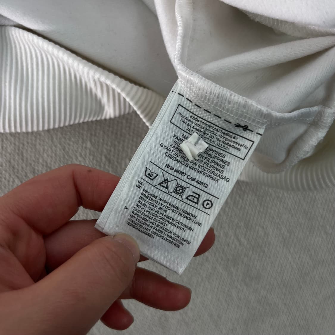 105 아디다스 초대장급 흰하 시나몬롤 트랙탑 져지  상품이미지4