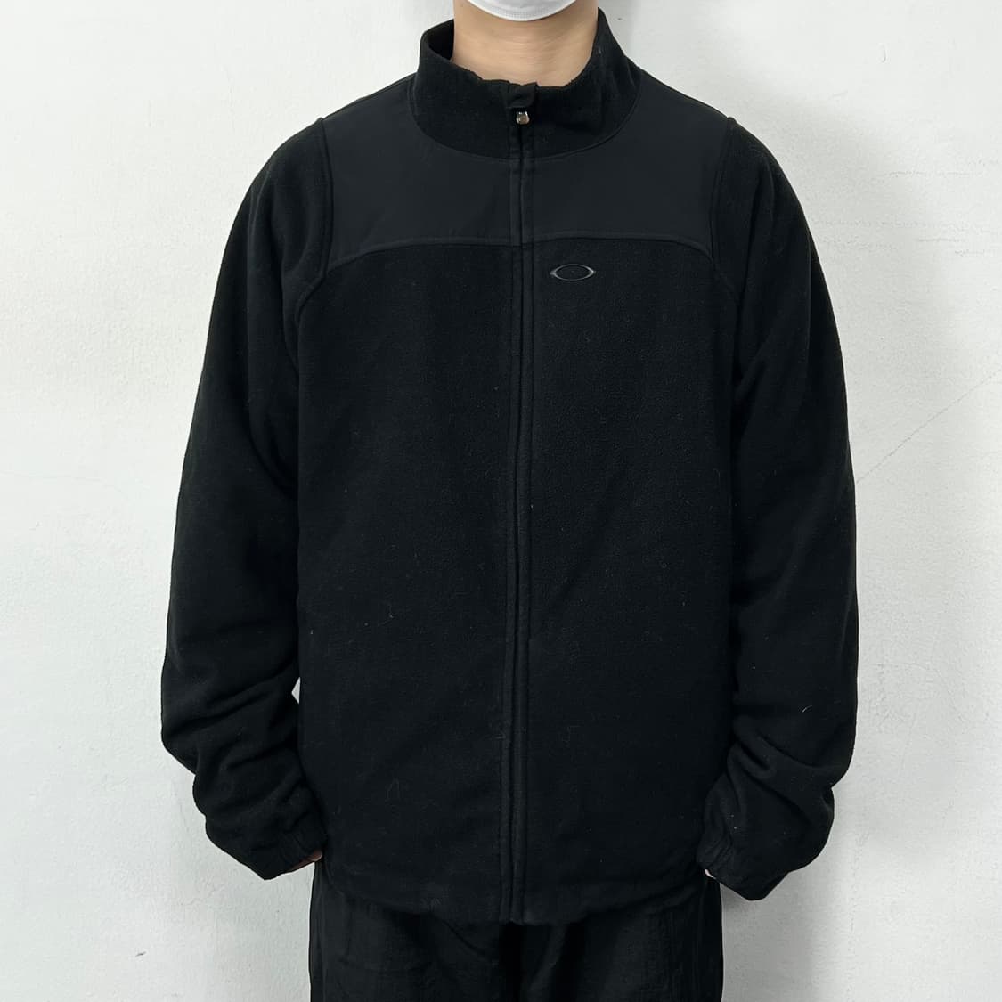 오클리 아이콘로고 배색 플리스 집업 자켓 블랙 상품이미지2