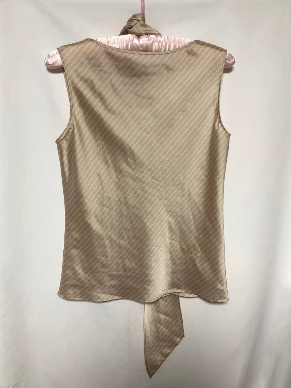 스트라이트 스카프 슬리브리스 블라우스 베이지 상품이미지7