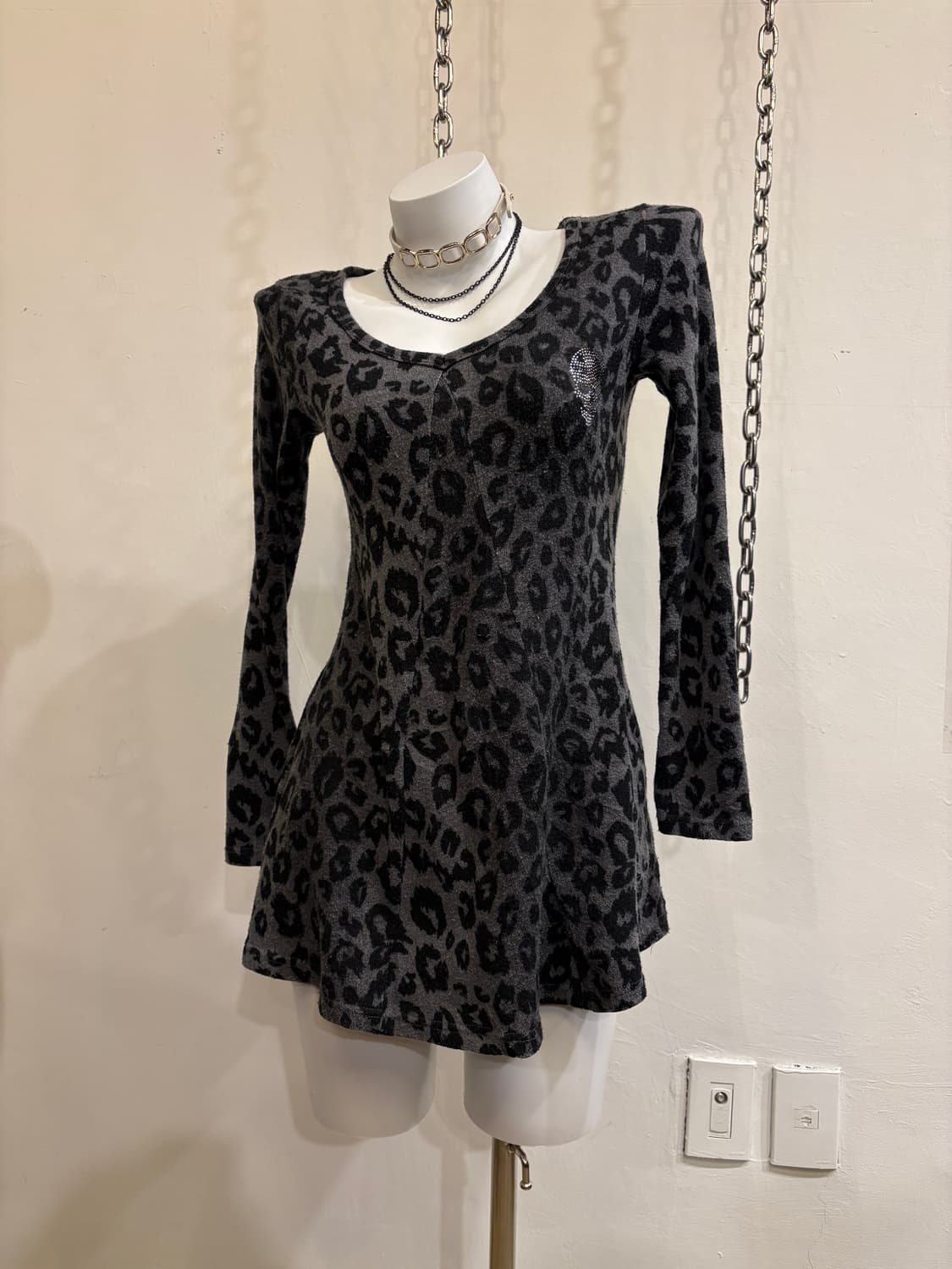 해골 스터드 레오파드 패턴 플레어 그레이 롱슬리브 갸루 펑크 상품이미지1