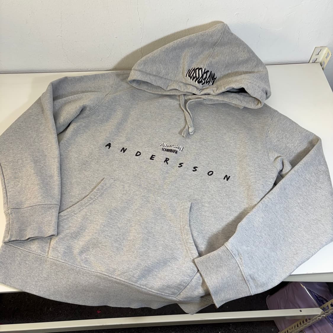 S 95 앤더슨벨 그레이 빅로고 스웻후드티 상품이미지2