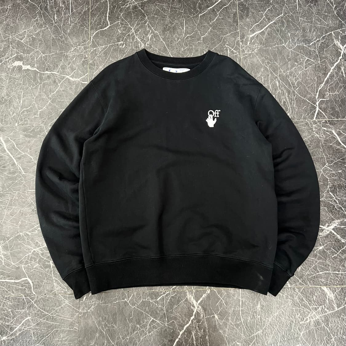 오프화이트 20FW 컷 히어 애로우 크루넥 맨투맨 블랙 상품이미지2