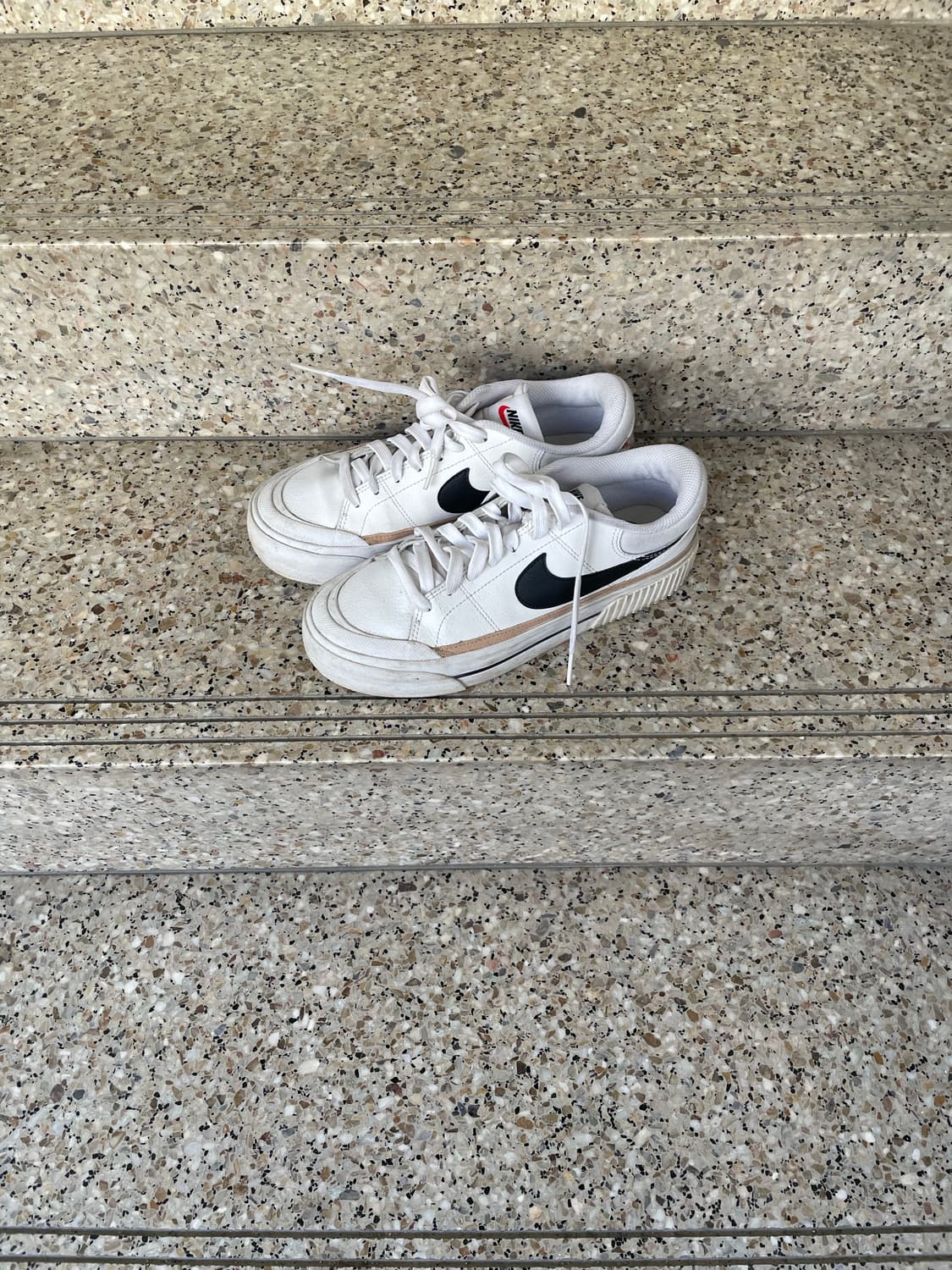 nike sneakers 상품이미지1