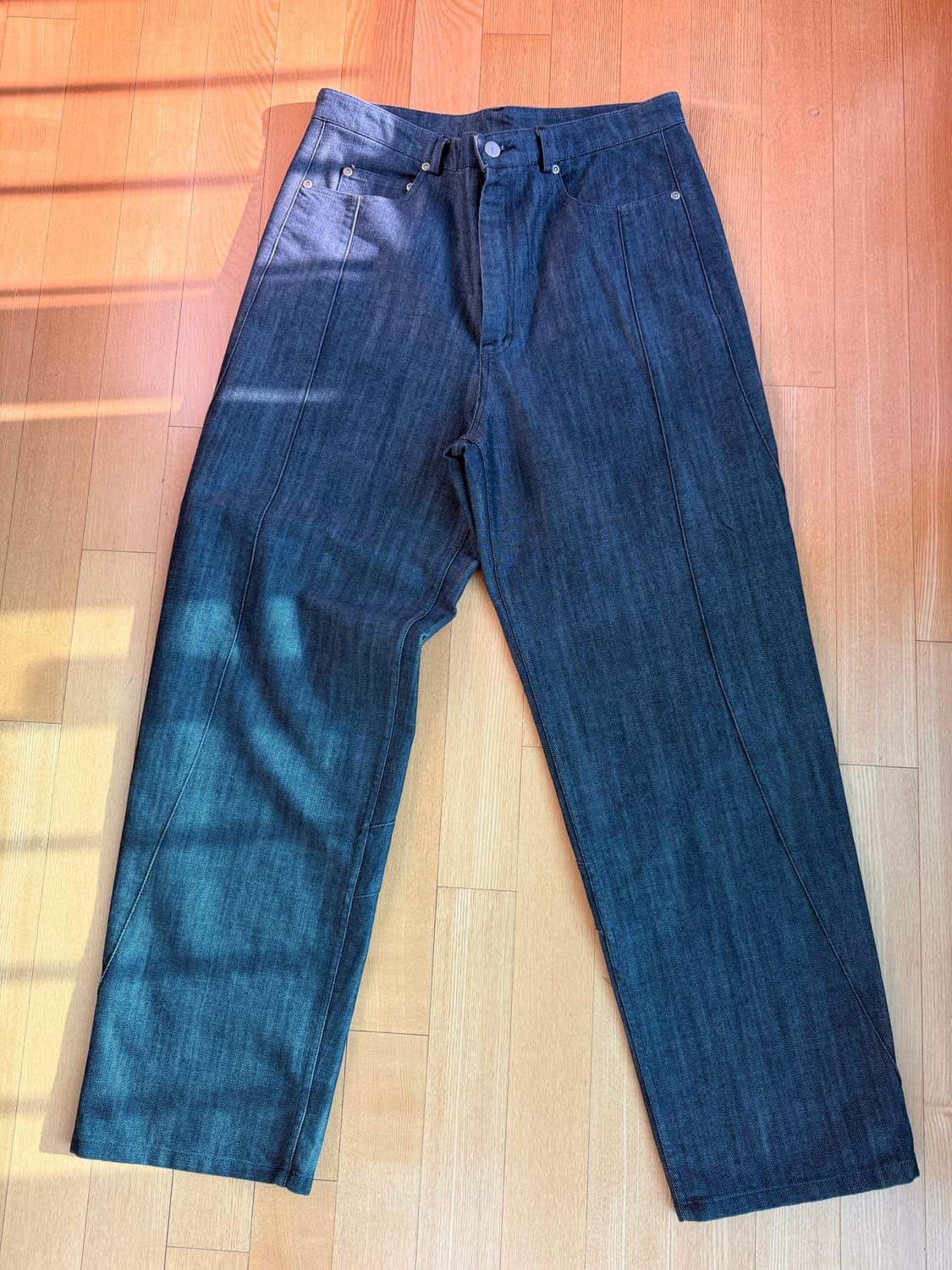 인템포 무드 커브드 와이드 진 팝니다 상품이미지1