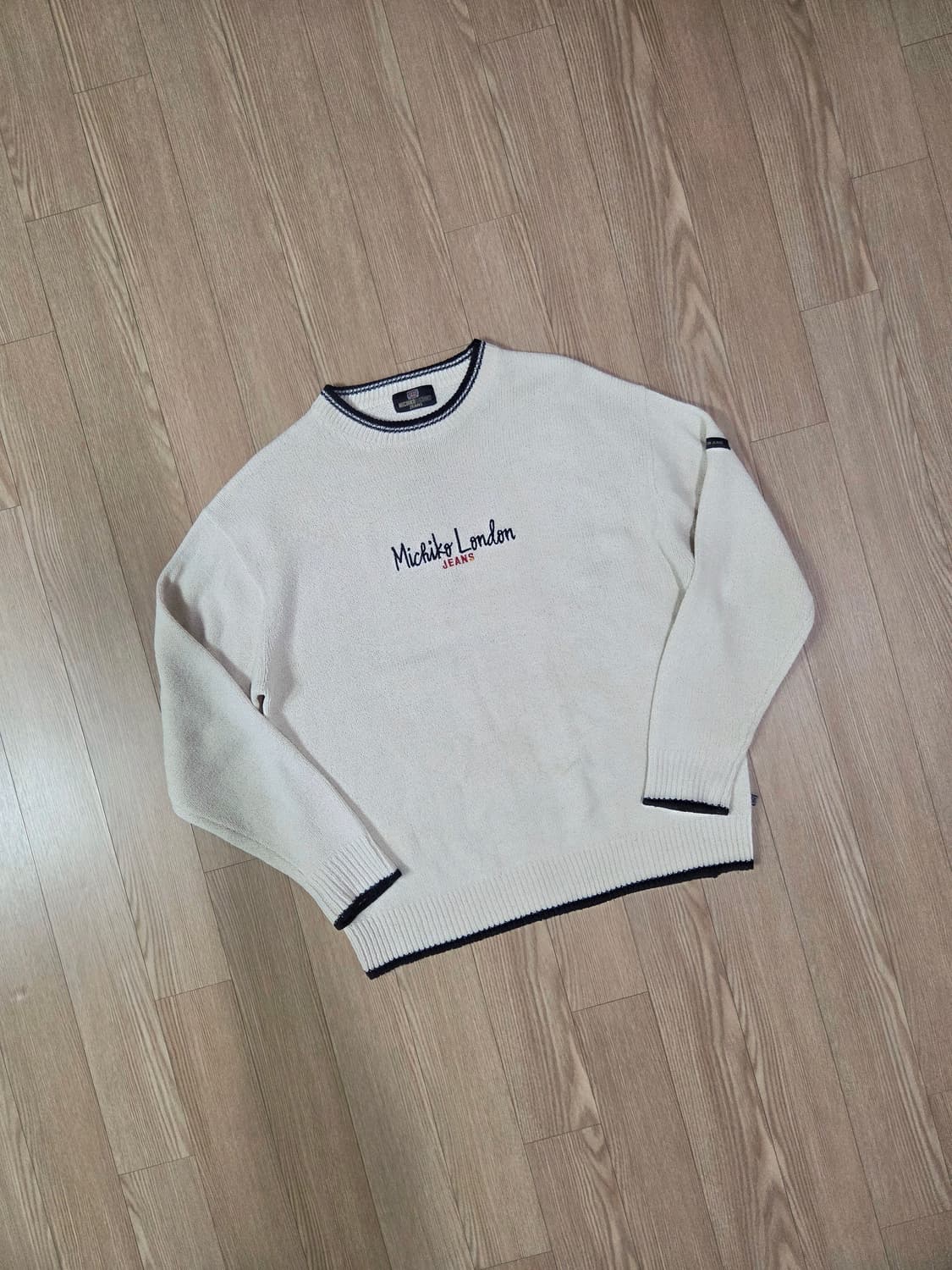 MICHIKO LONDON 크림 화이트 스프링 라운드 니트 상품이미지3