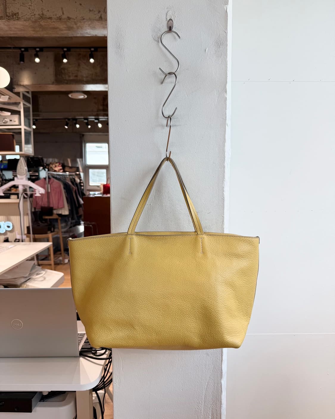 살바토레 페라가모 옐로우 간치니 레더 토트백  상품이미지4