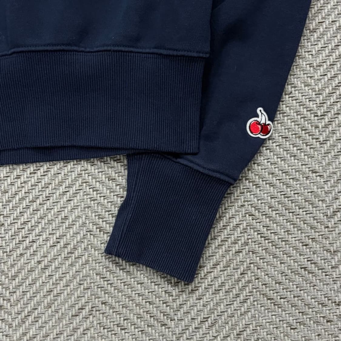 키르시 체리 자수 크롭 카라 맨투맨 v2112 상품이미지6