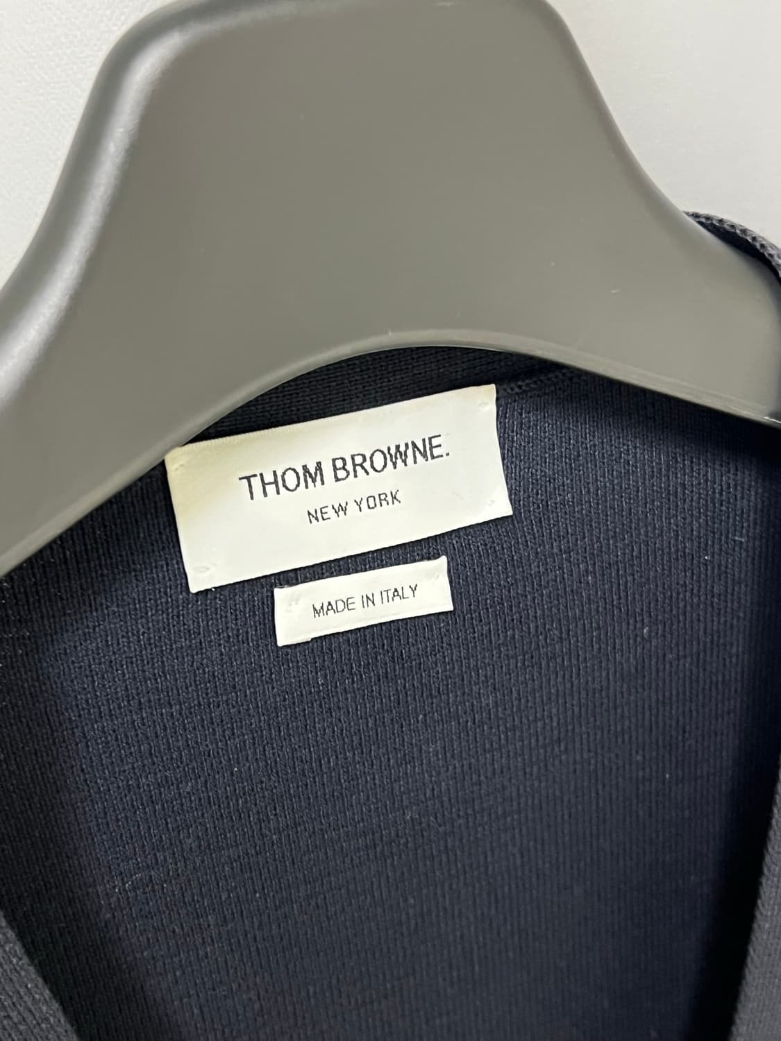 [정품] 3 톰브라운 밀라노스티치 사선 금장 가디건 상품이미지7