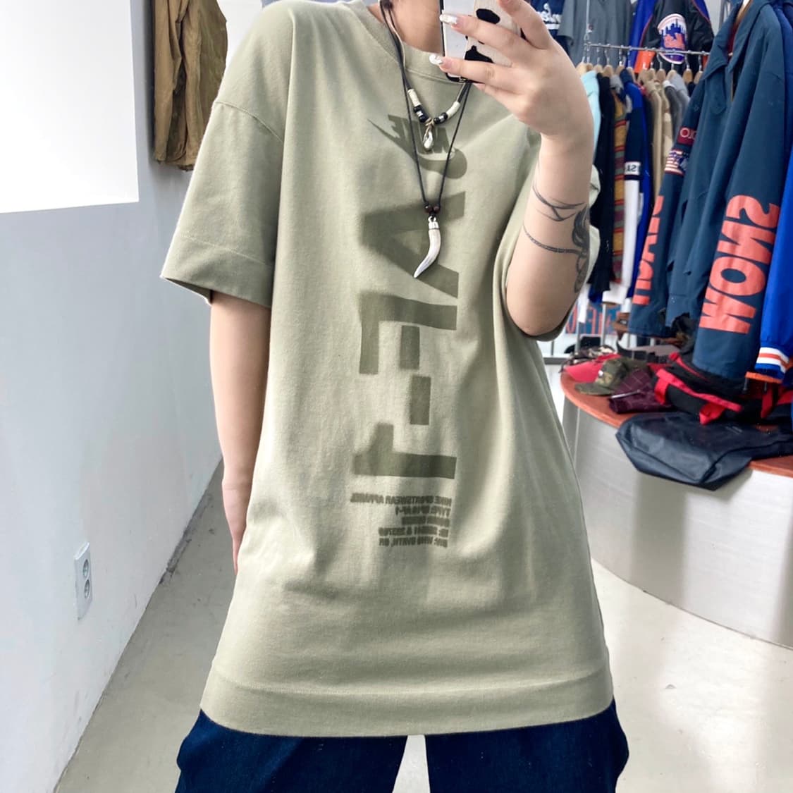 나이키 에어포스1 카키 헤비스웻 티셔츠 상품이미지2