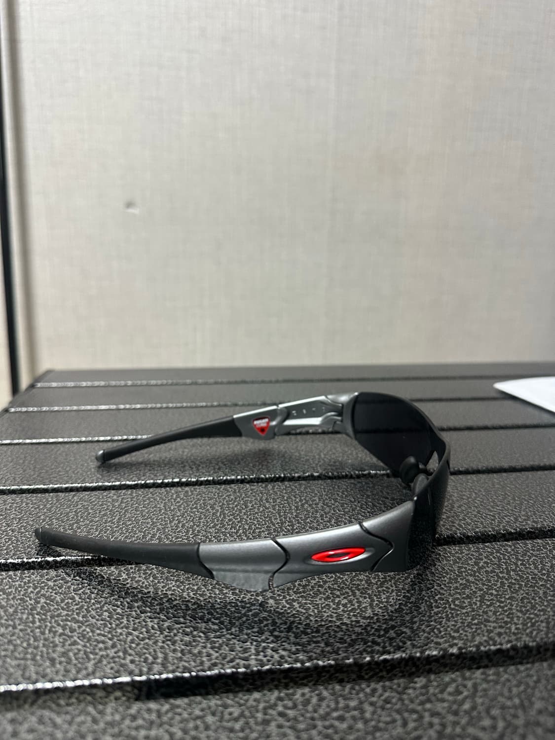 오클리 두카티 선글라스 상품이미지3