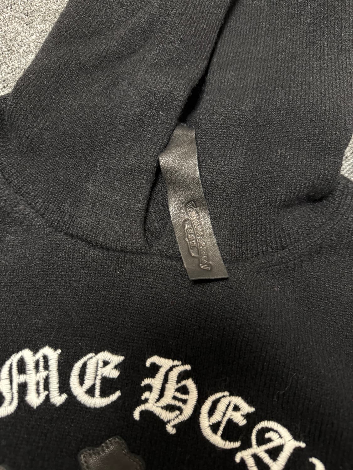 [XL] 크롬하츠 세메터리 크로스 레더 패치 캐시미어 후드 니트 블랙 상품이미지3