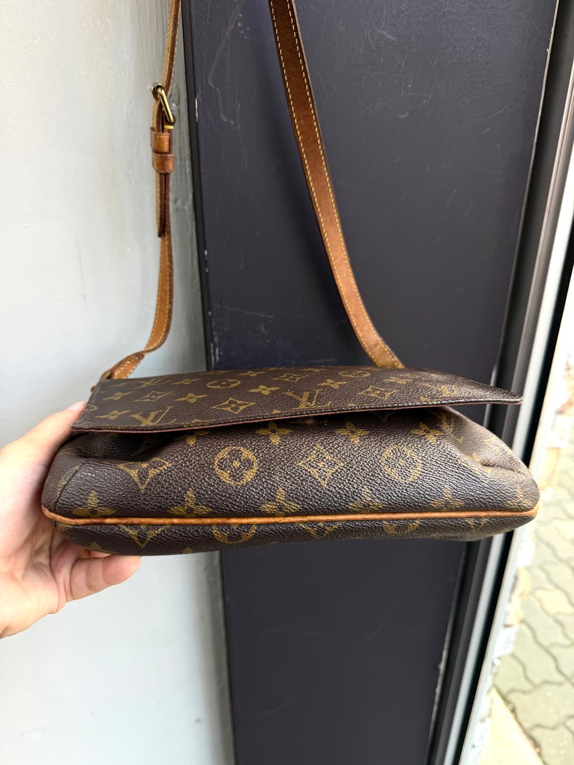 루이비통 뮤젯탱고 모노그램 숄더백 상품이미지6