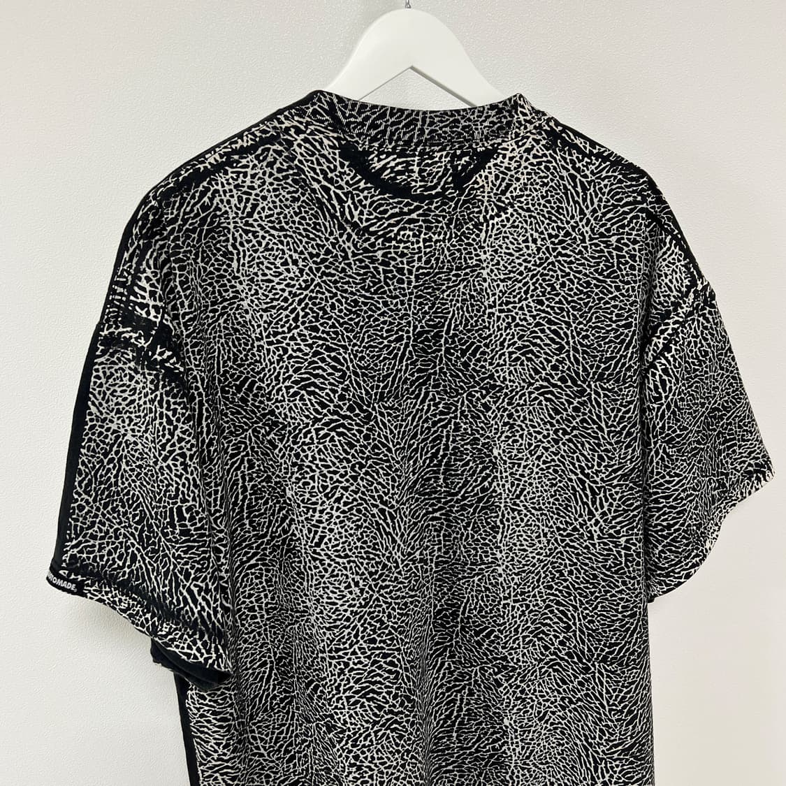 스투시 x 언디핏 커스텀메이드 스컬 크로스본 시멘트 티셔츠 블랙 상품이미지6