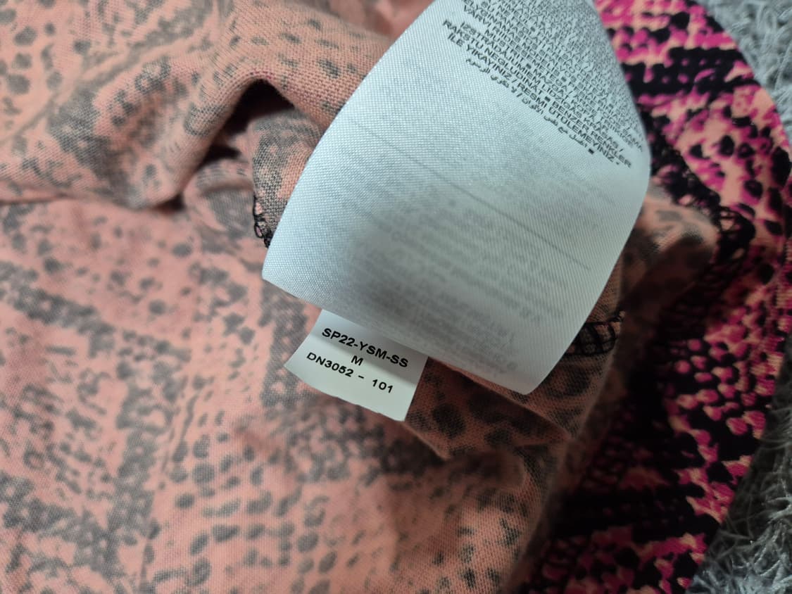 [새상품]나이키 여성 뱀피 패턴 루즈핏 반팔 M 상품이미지8