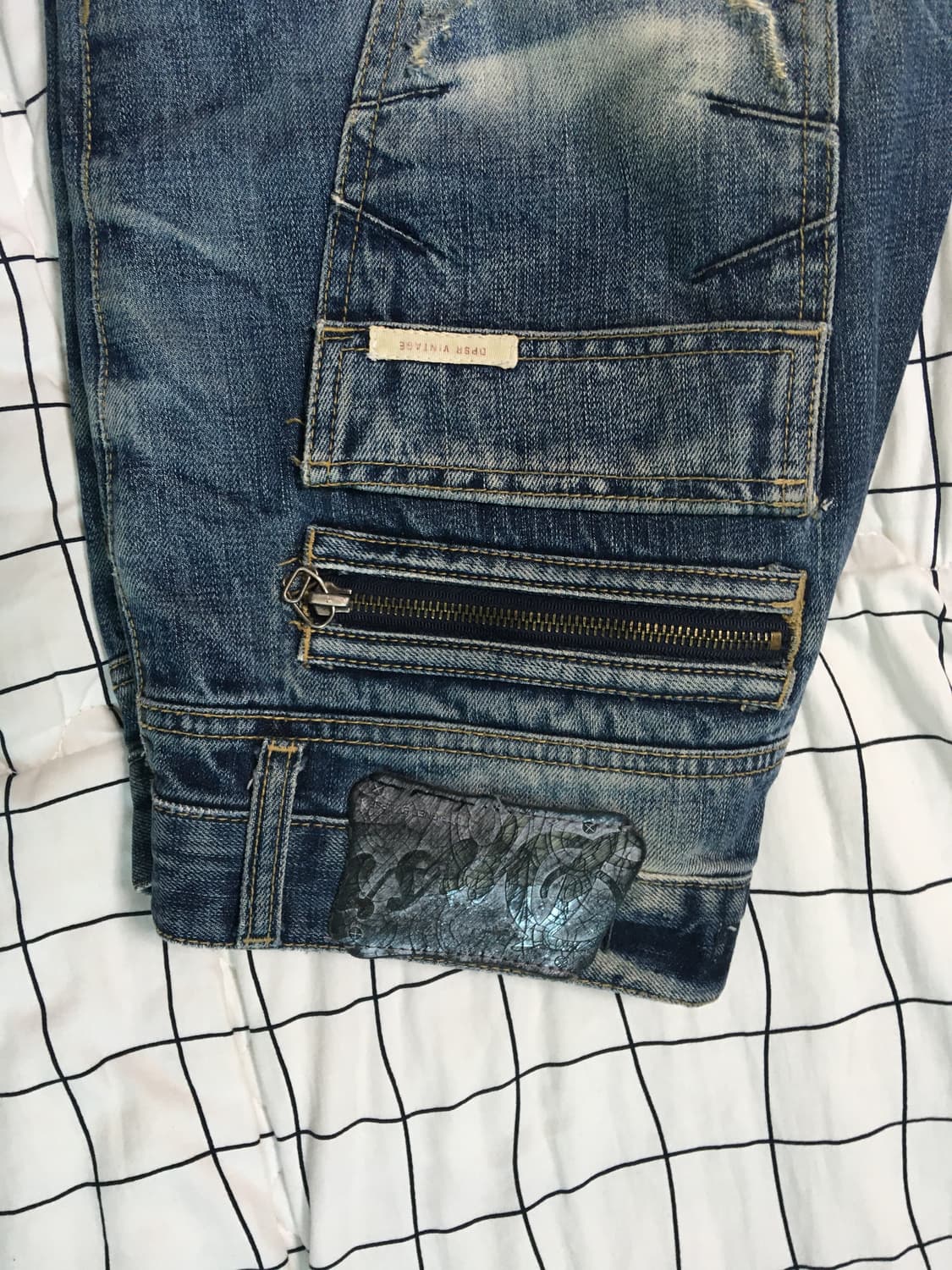 Distressed Heavy-Wash Zippered Jeans 상품이미지3