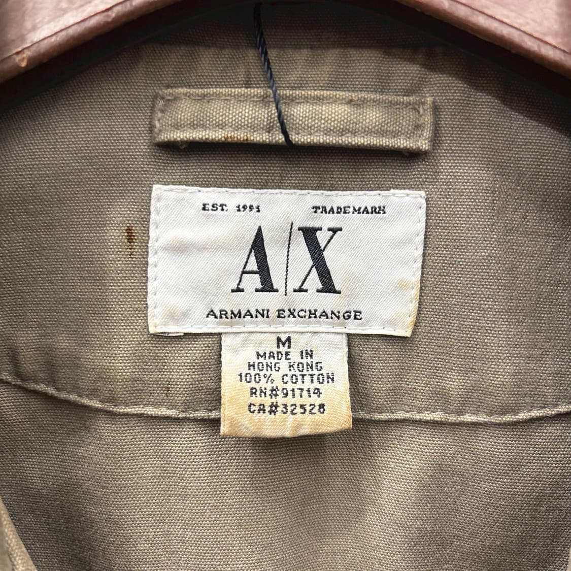 아르마니 익스체인지 하이넥 코튼 베스트 로고 자수 패치 디테일 카키 상품이미지7