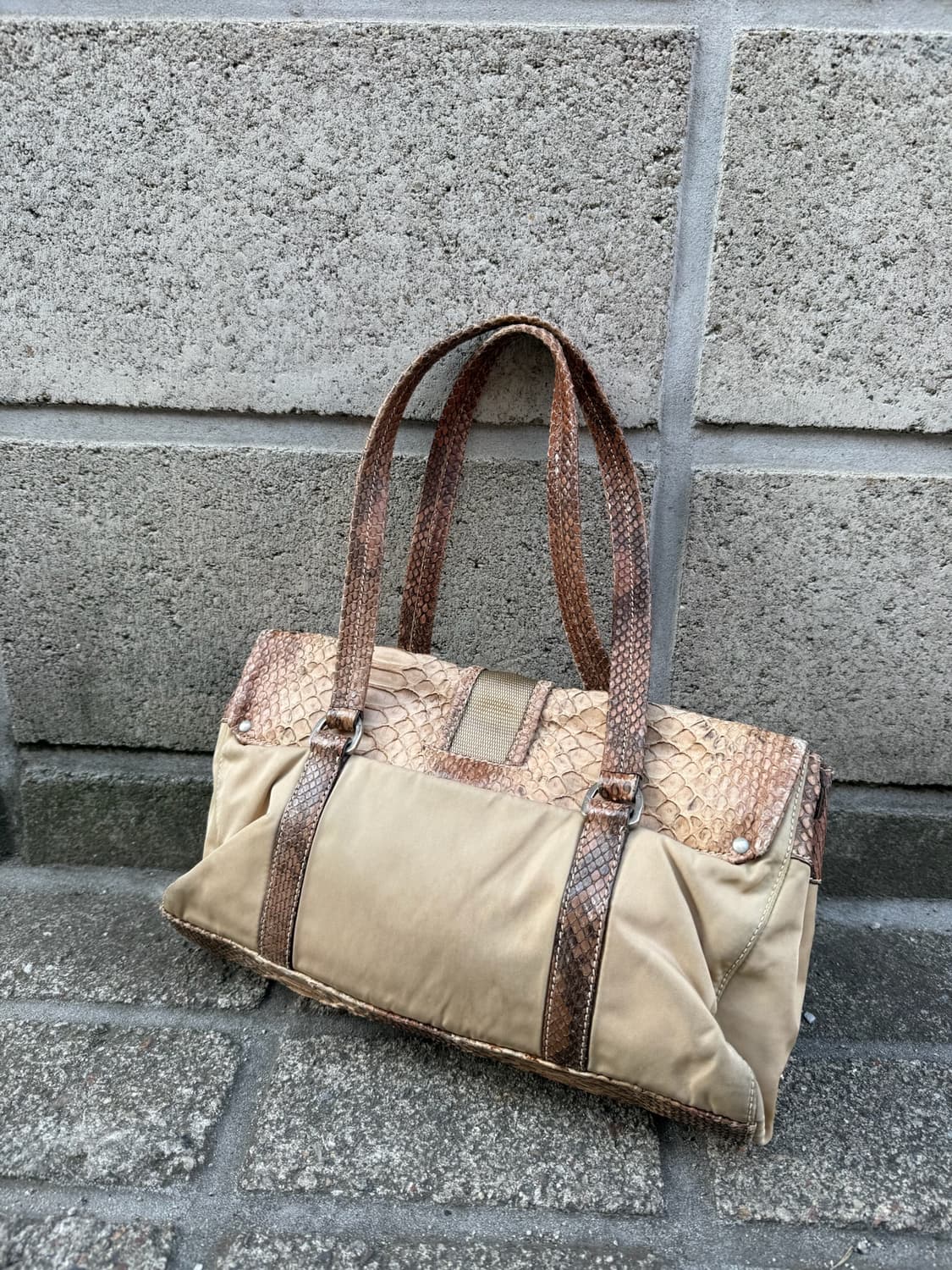 프라다 스네이크 스킨 숄더백 상품이미지10