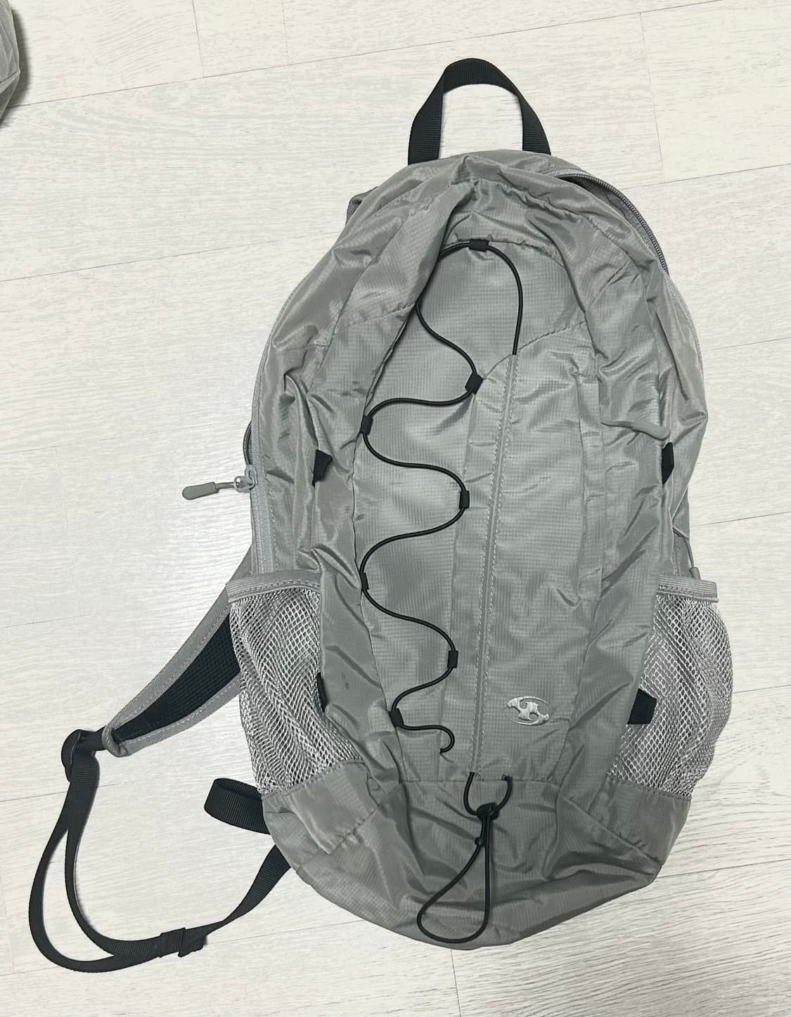 산산기어 23 fw 백팩 그레이 은색 실버 회색 가방 상품이미지1