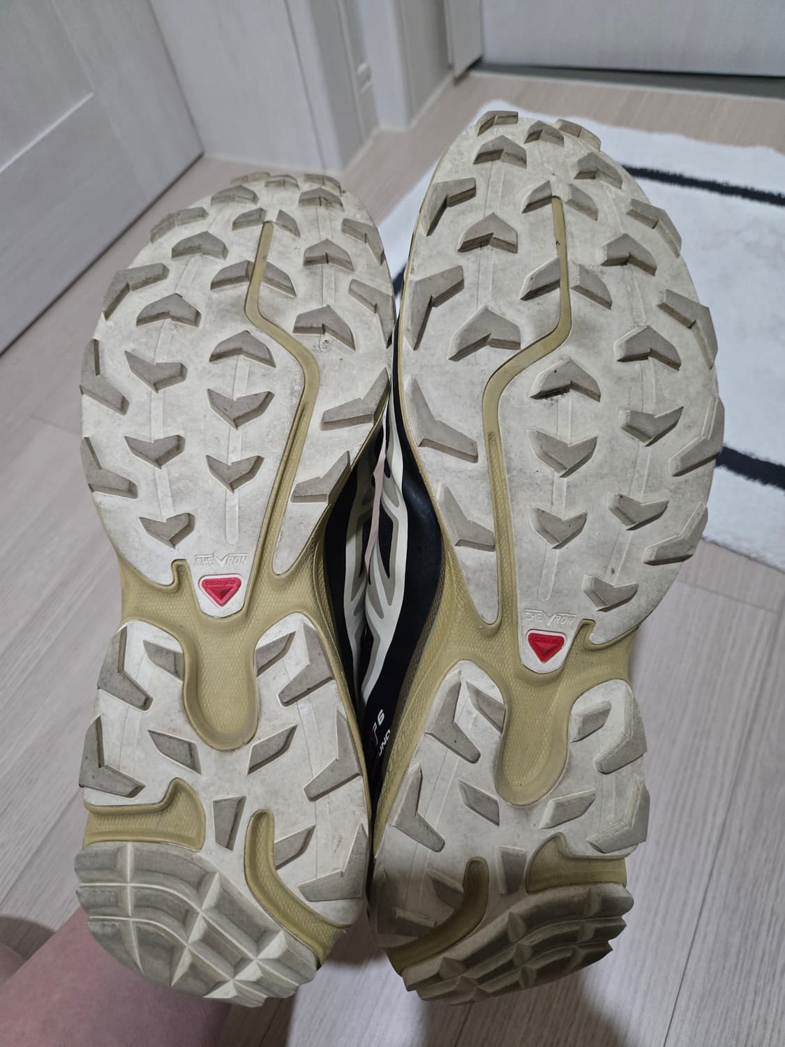 살로몬 x end 콜라보 xt6 다크 트러플  상품이미지5