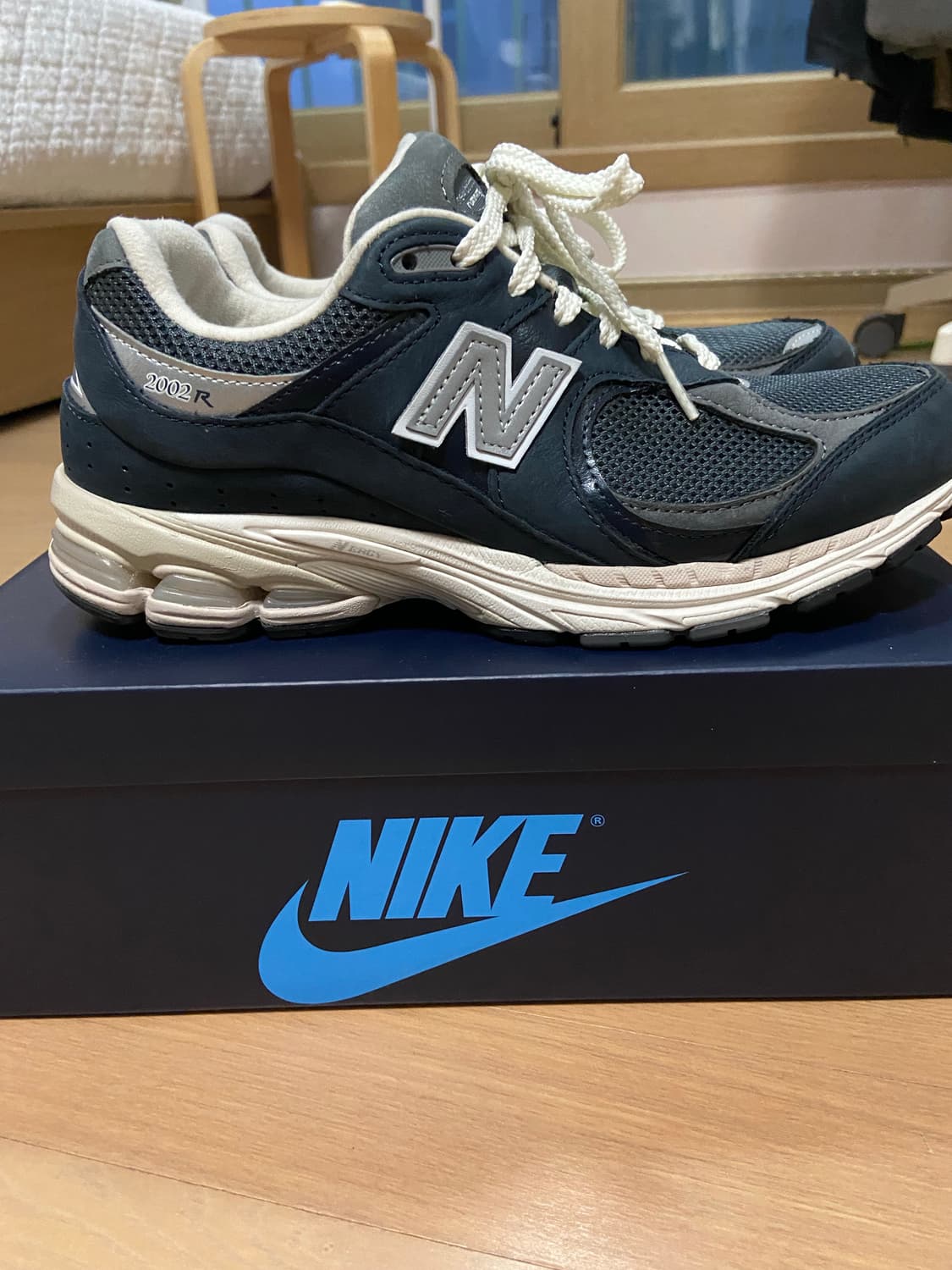 뉴발란스 2002r 프리미엄 빈티지 네이비 265 상품이미지3