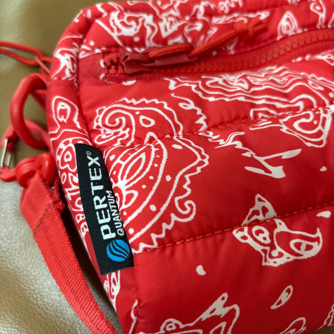 슈프림 퍼퍼 사이드백 레드 페이즐리 반다나 22FW 상품이미지8