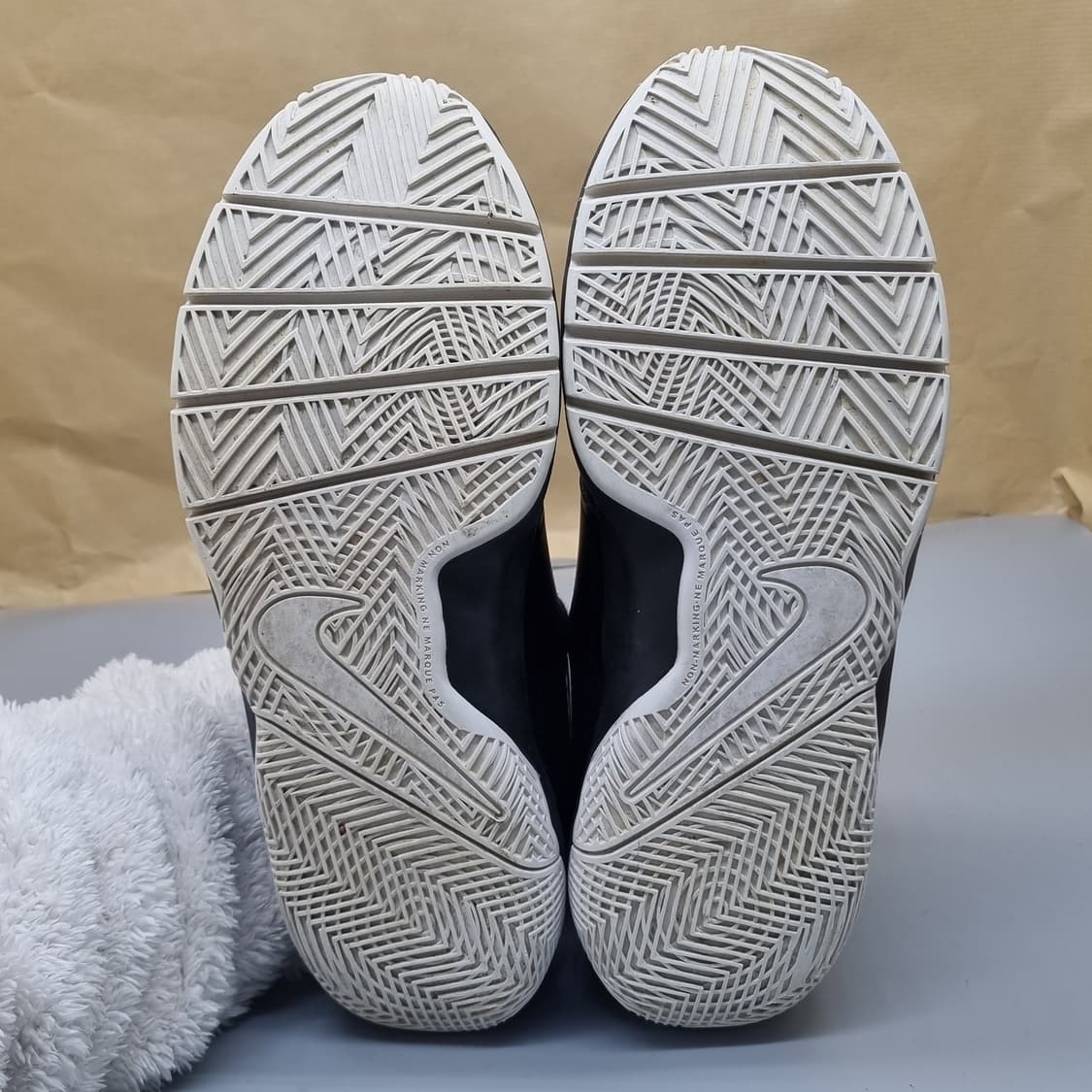 나이키 팀허슬 D8 운동화 240 상품이미지3