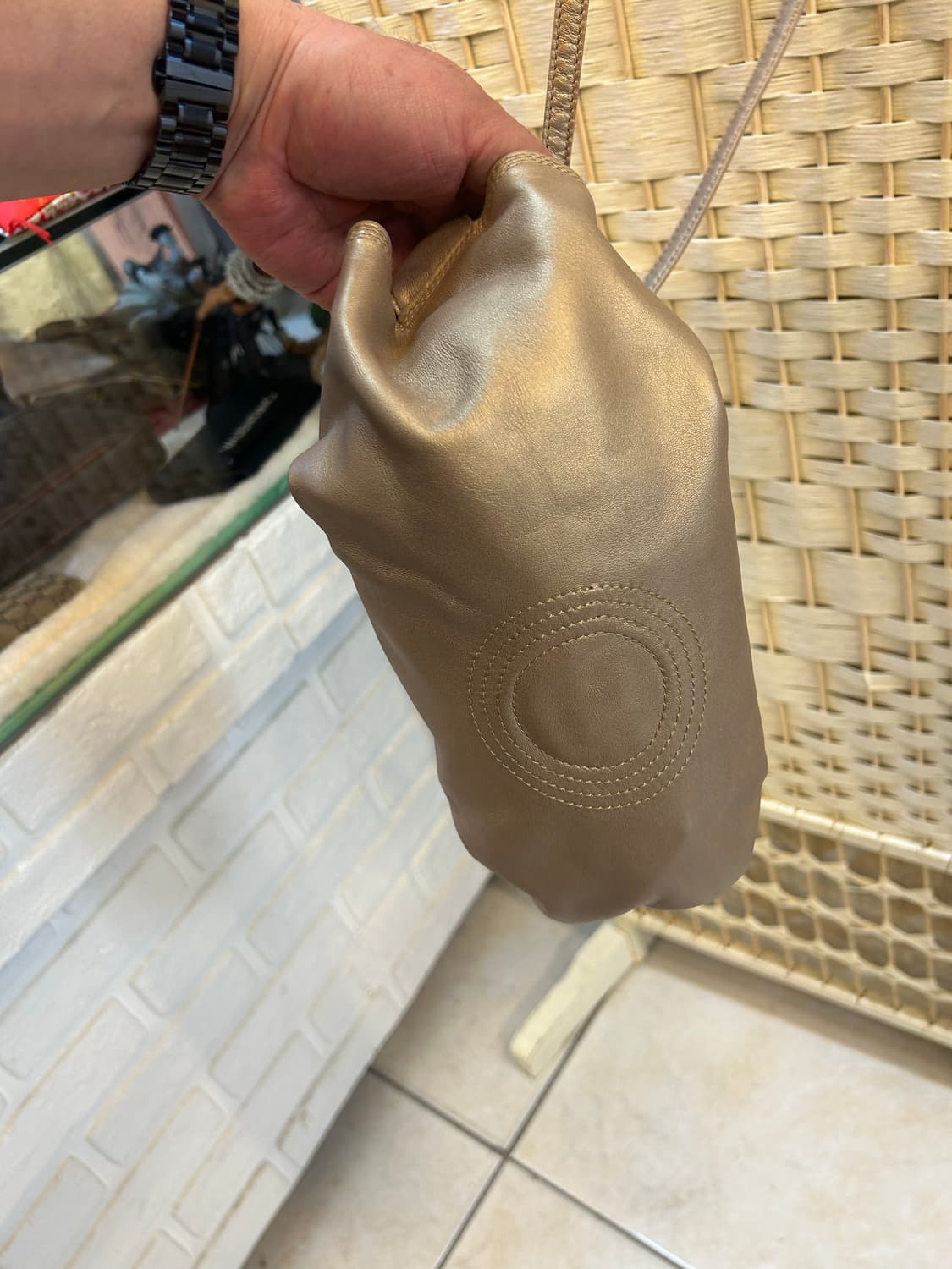 정품 로에베 컬렉션 크로스백 팝니다 상품이미지5