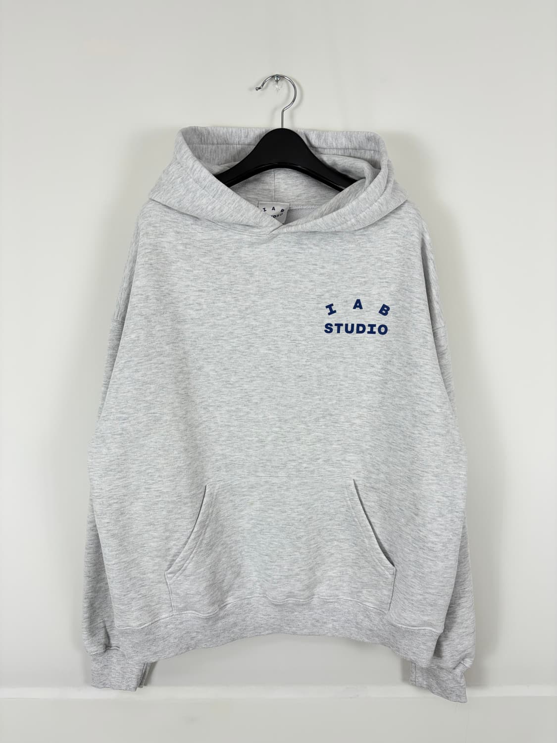 a29) 아이앱스튜디오 라이트 그레이 후드티 상품이미지1