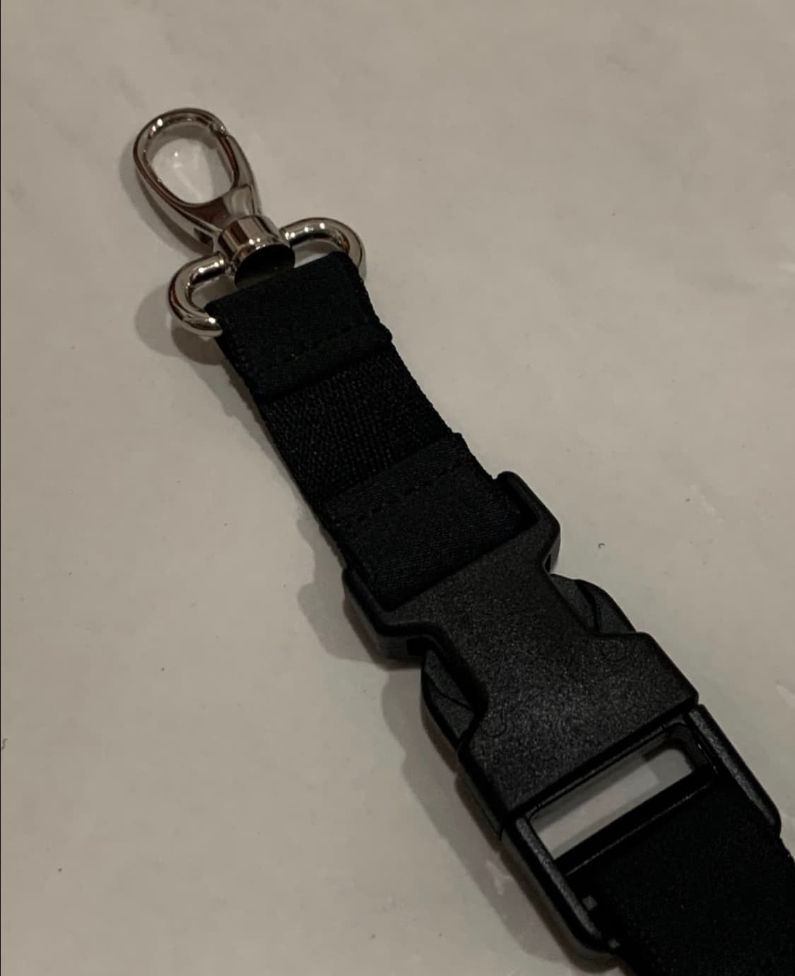 발렌시아가(Balenciaga) P.E.18 로고 넥 스트랩 겸 키링 상품이미지4