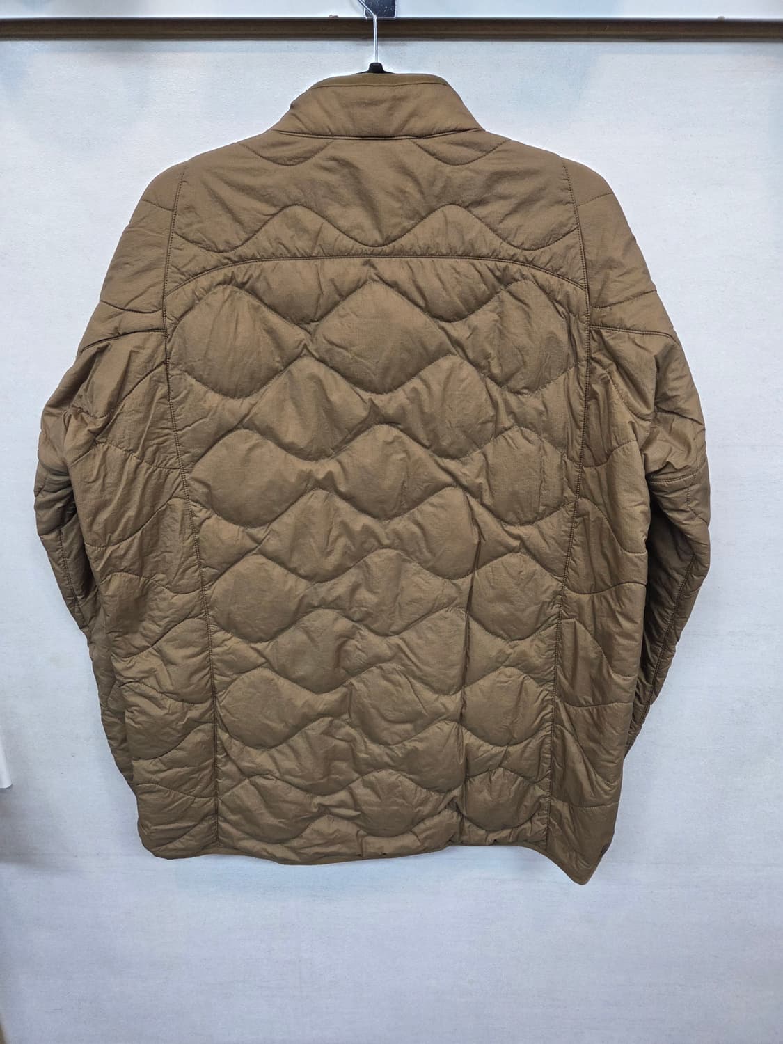 유니클로 화이트마운티니어링 리사이클 하이브리드 다운 자켓 m 상품이미지2