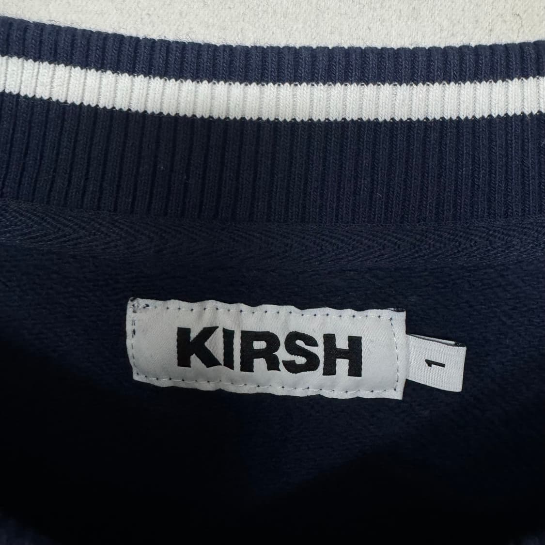 키르시 체리 V넥 맨투맨 상품이미지3