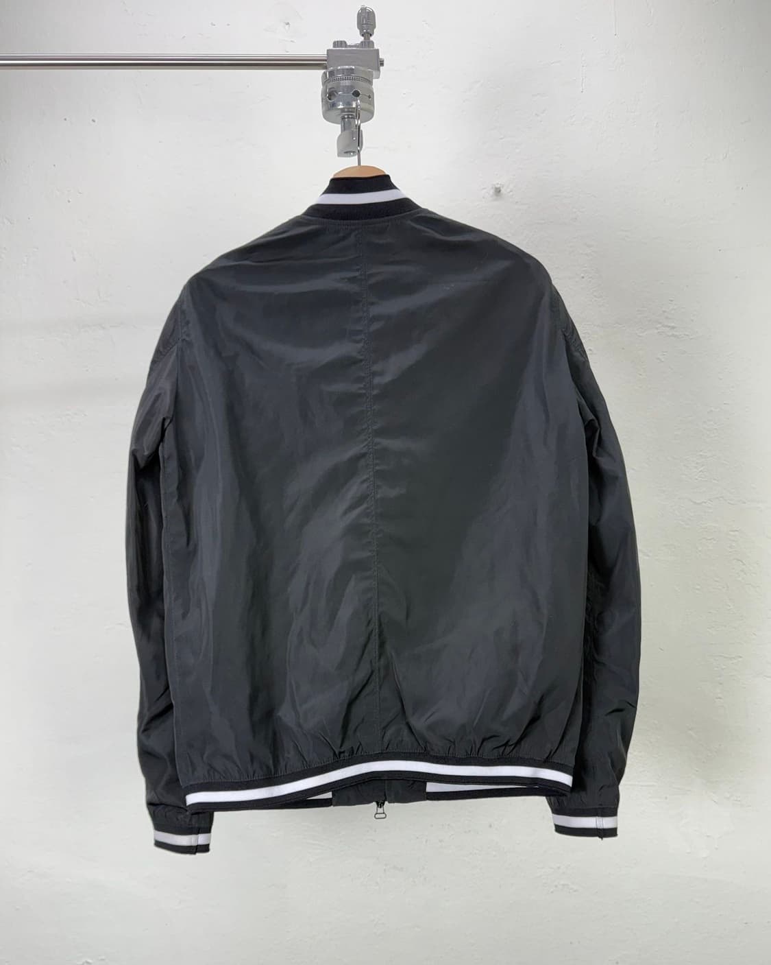 아르마니 익스체인지 솔리드 언패디드 나일론 봄버 자켓 상품이미지6