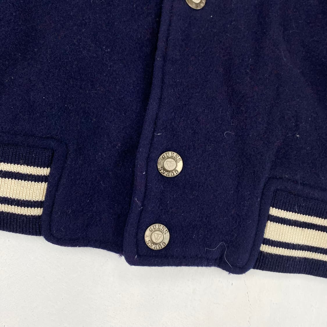 90s 게스 암레더 자수 바시티 자켓 (100) 상품이미지5