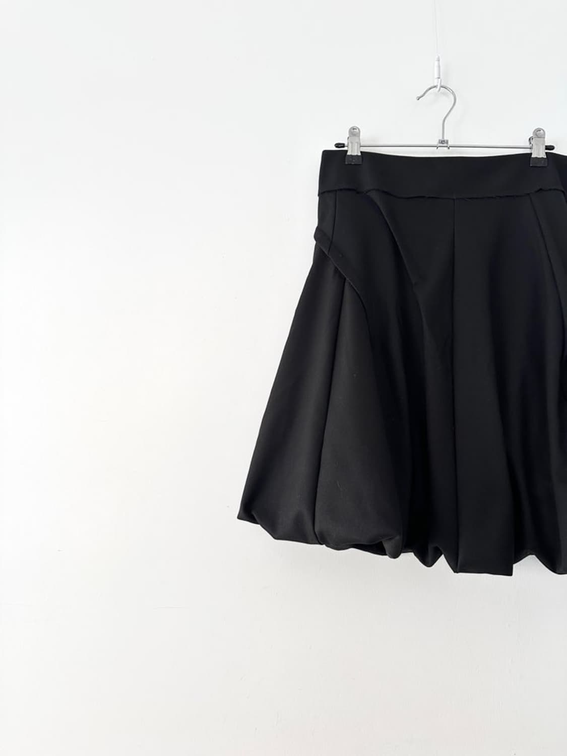 Asymmetric pintuck pumpkin skirt / black 상품이미지2
