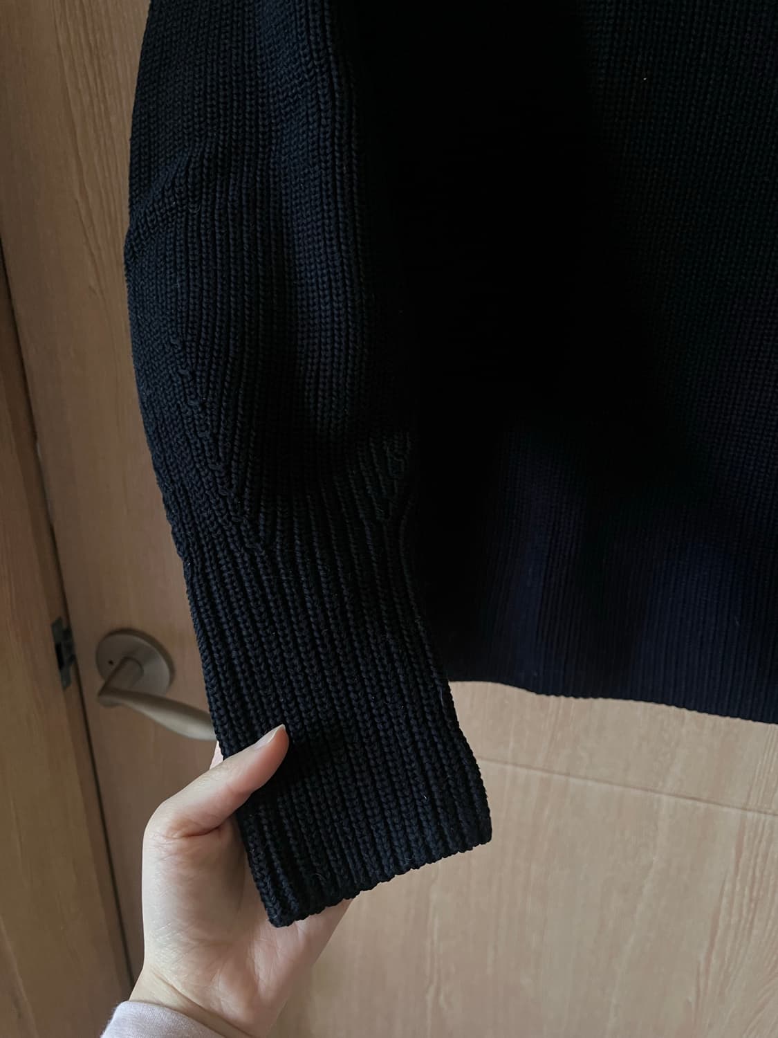 COS 니티드 컷아웃 니트 블랙 xs 상품이미지6