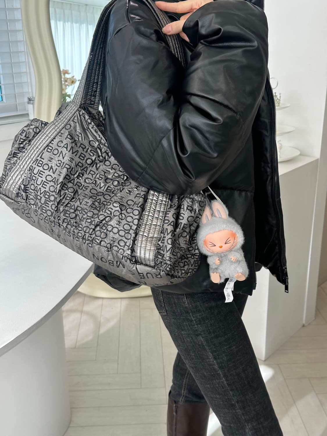 [A 정품] 샤넬 크루즈 토트 숄더백 실버 상품이미지4