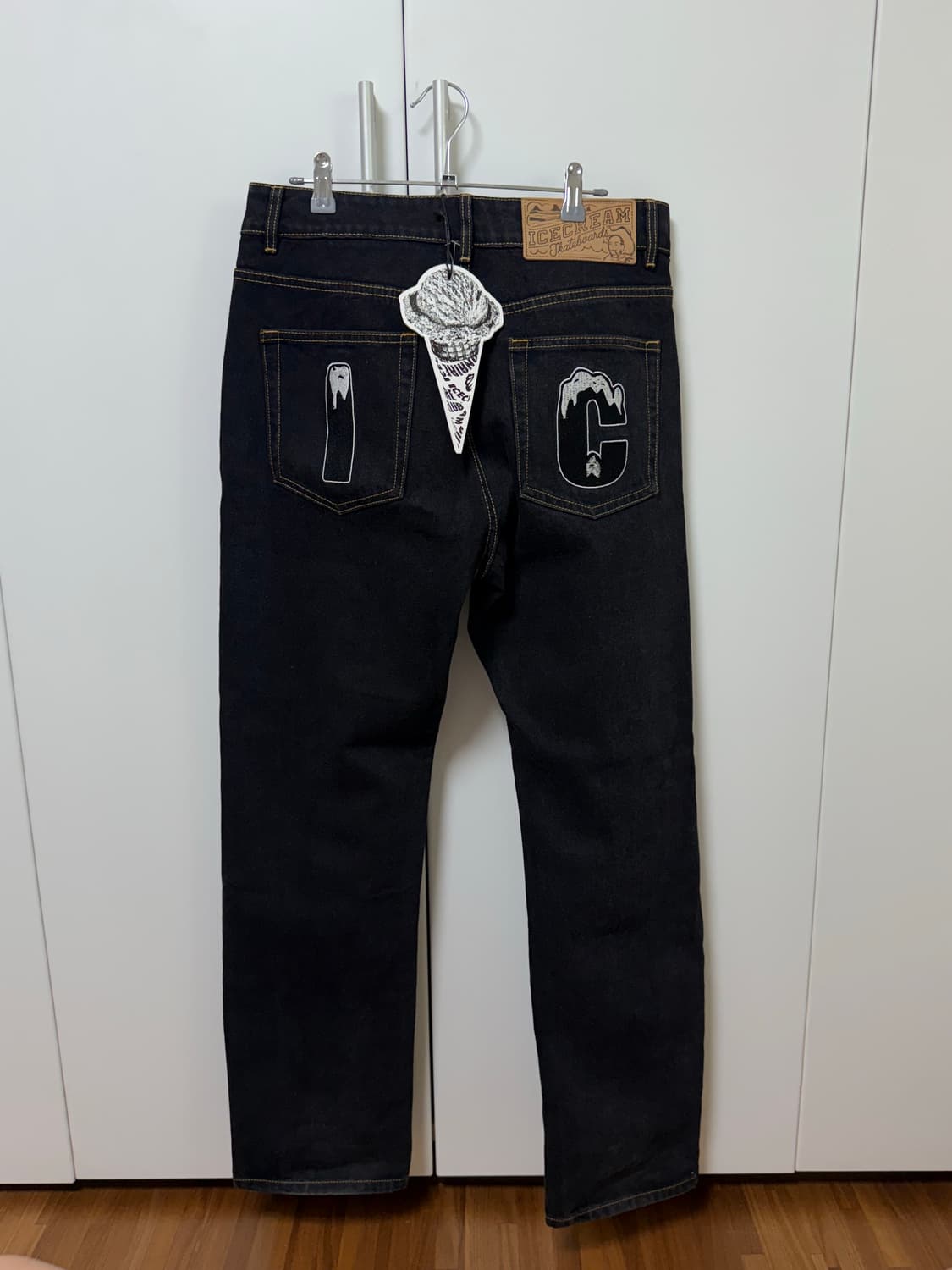 (Eu한정)RHINESTONE RUNNING DOG DENIM PANTS 상품이미지3