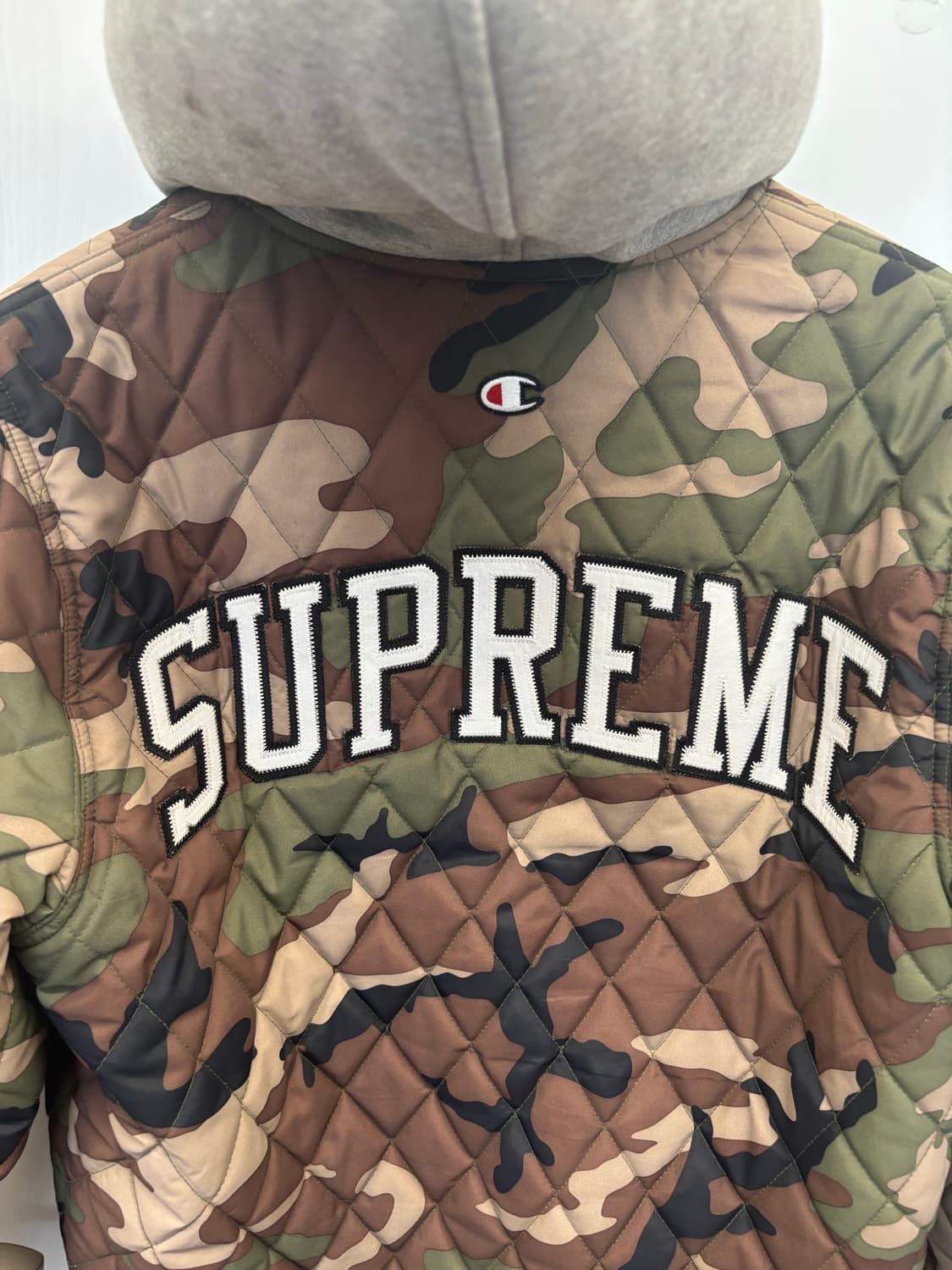 Supreme x champion riversible padding 상품이미지4