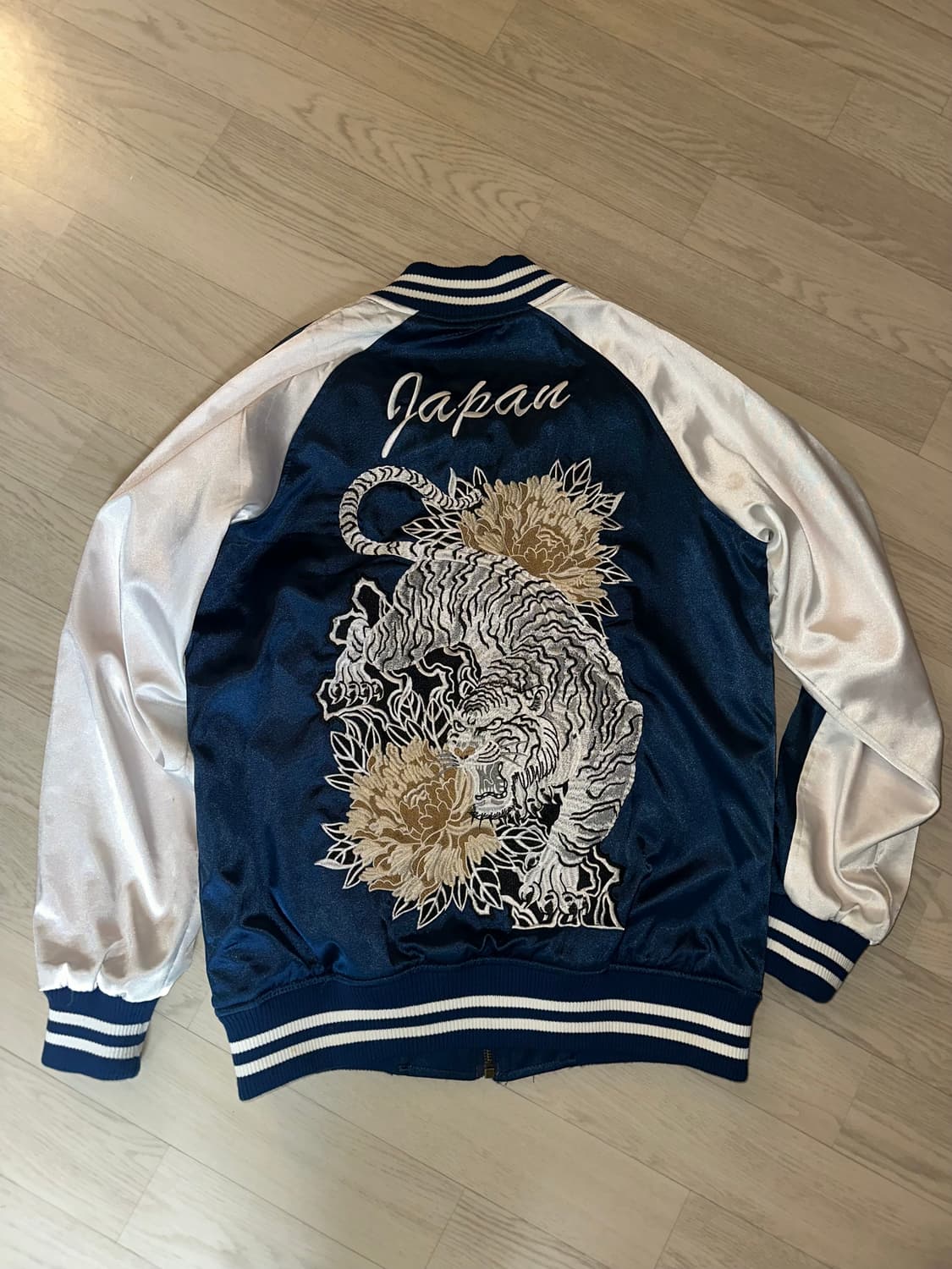 ROUGE 백호 자수 스카잔 상품이미지4