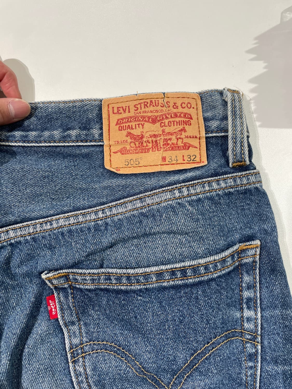 리바이스 505 중청 레귤러 핏 캣 워싱 데님 팬츠 상품이미지8