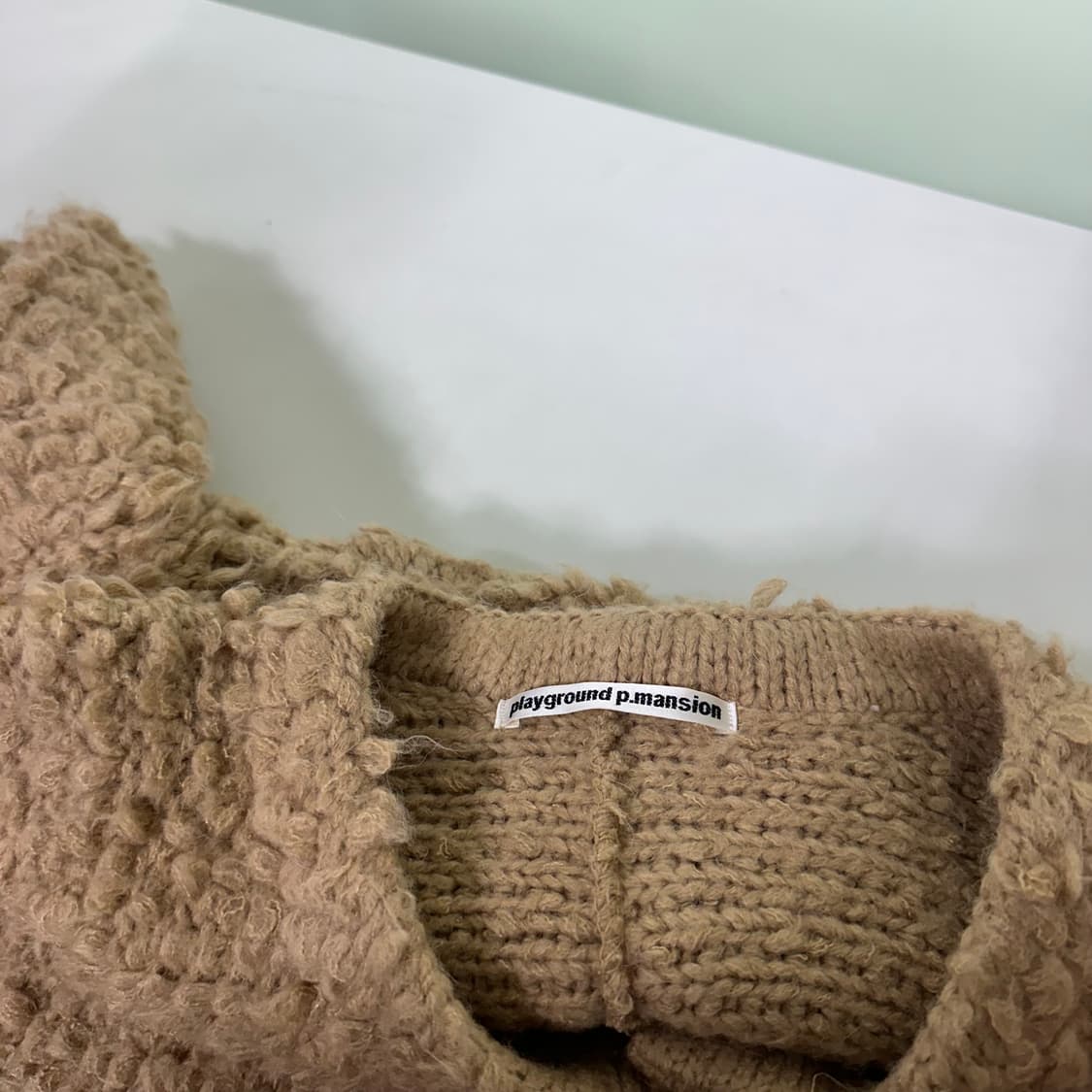 우먼OS PLAYGROUND P.MANSION 루즈오버핏 베이지 부클가디 상품이미지2