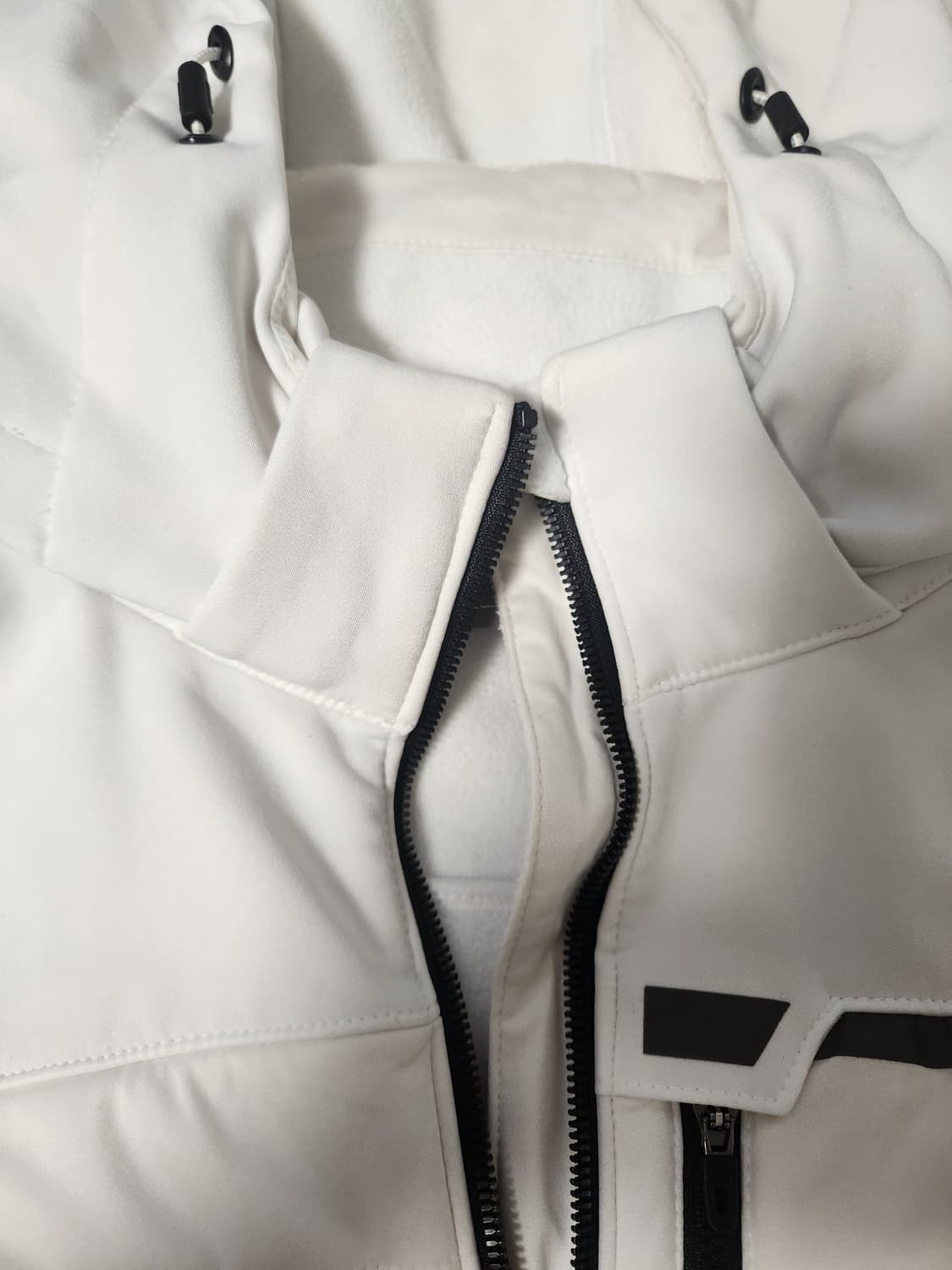 푸마 윈드브레이커 기모 자켓 사이즈L

오염 하자 없이 깨끗해요

겨울  상품이미지2