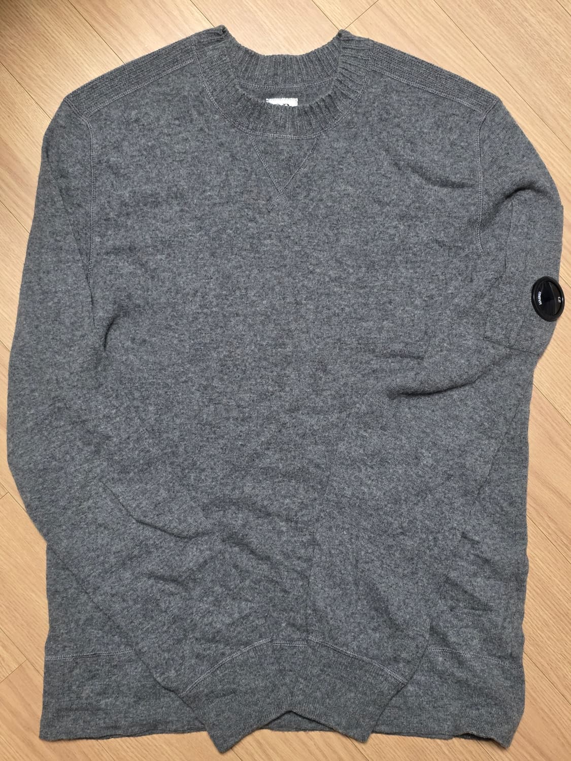 105) C.P.컴퍼니 렌즈 니트 그레이 상품이미지1