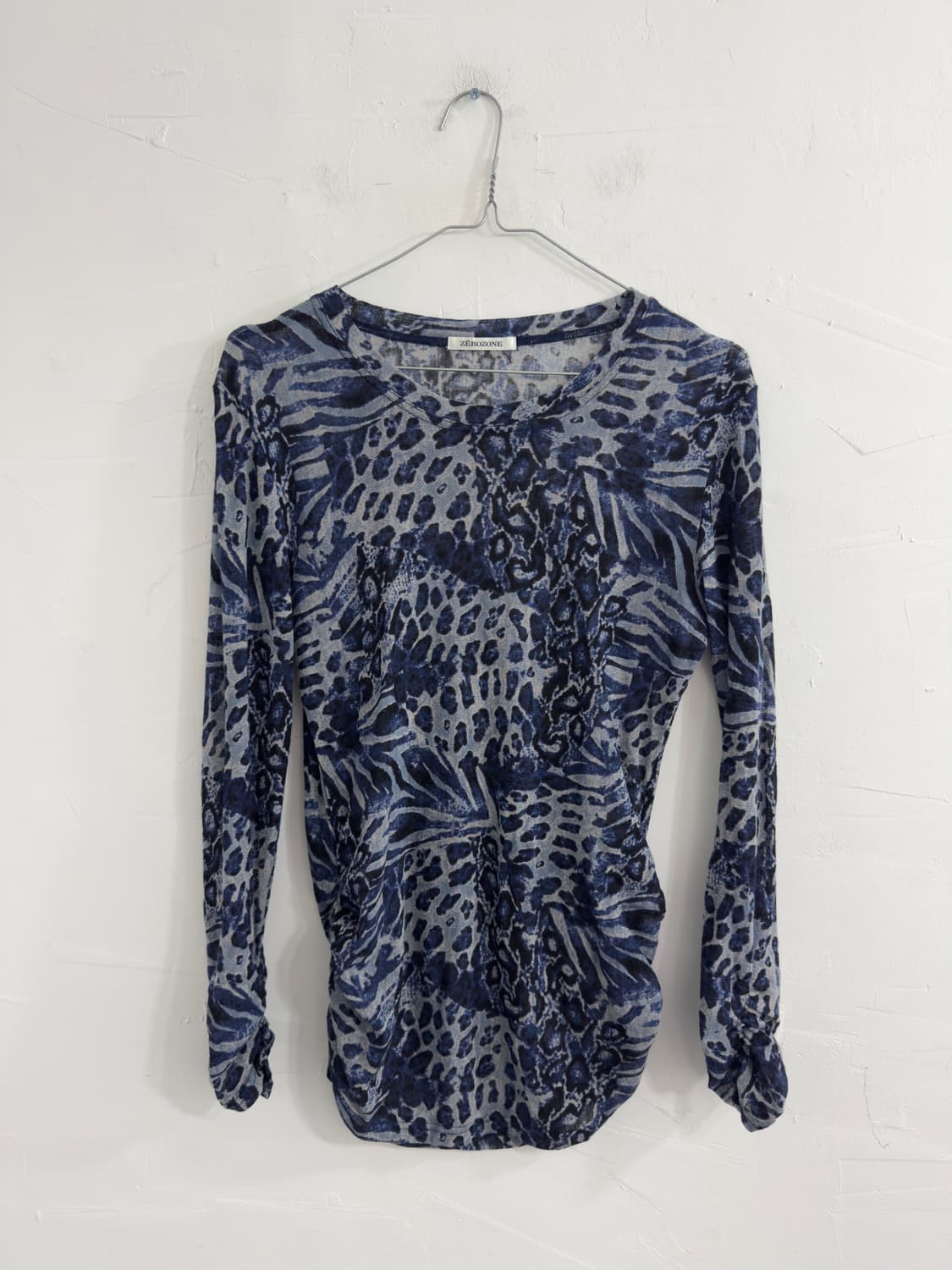 blue leopard longsleeve 상품이미지1