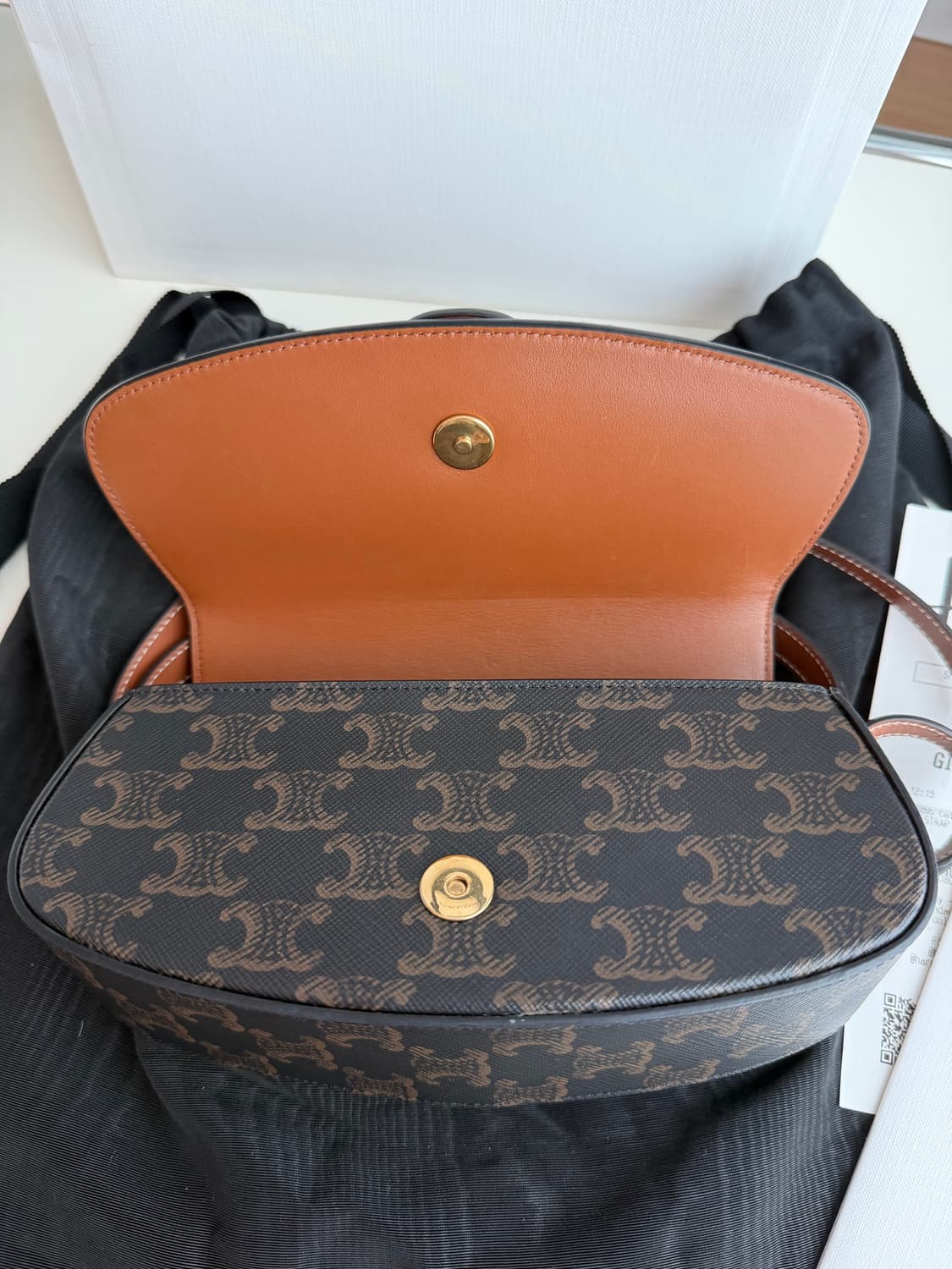 셀린느 트리옹프 타부백 탄 상품이미지8