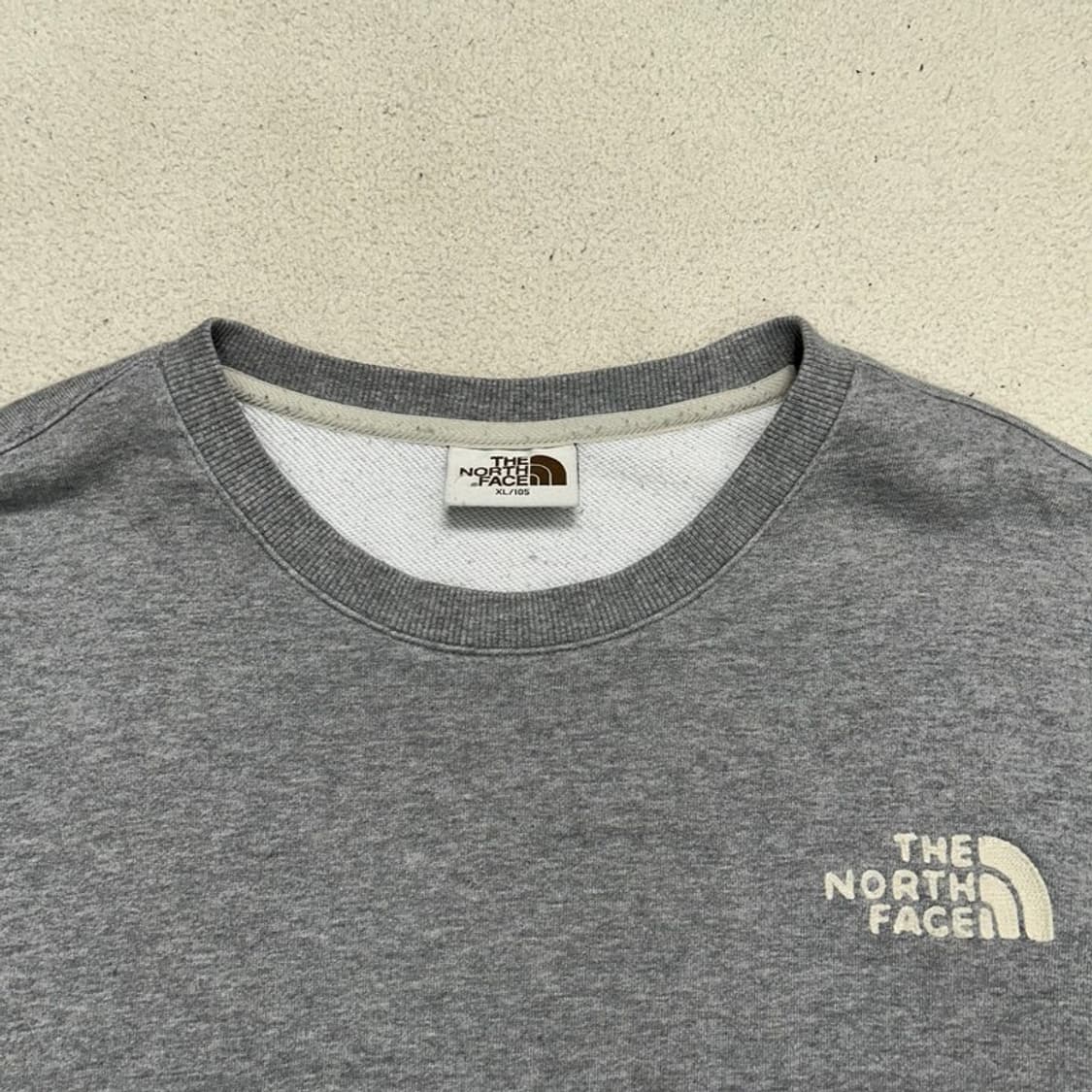 THE NORTH FACE 엠브로이더드 맨투맨 그레이 XL 상품이미지4