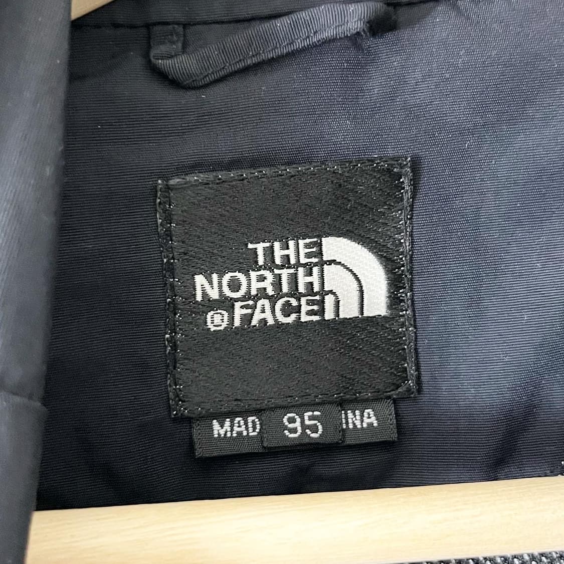 노스페이스 블랙 윈드브레이커 상품이미지7